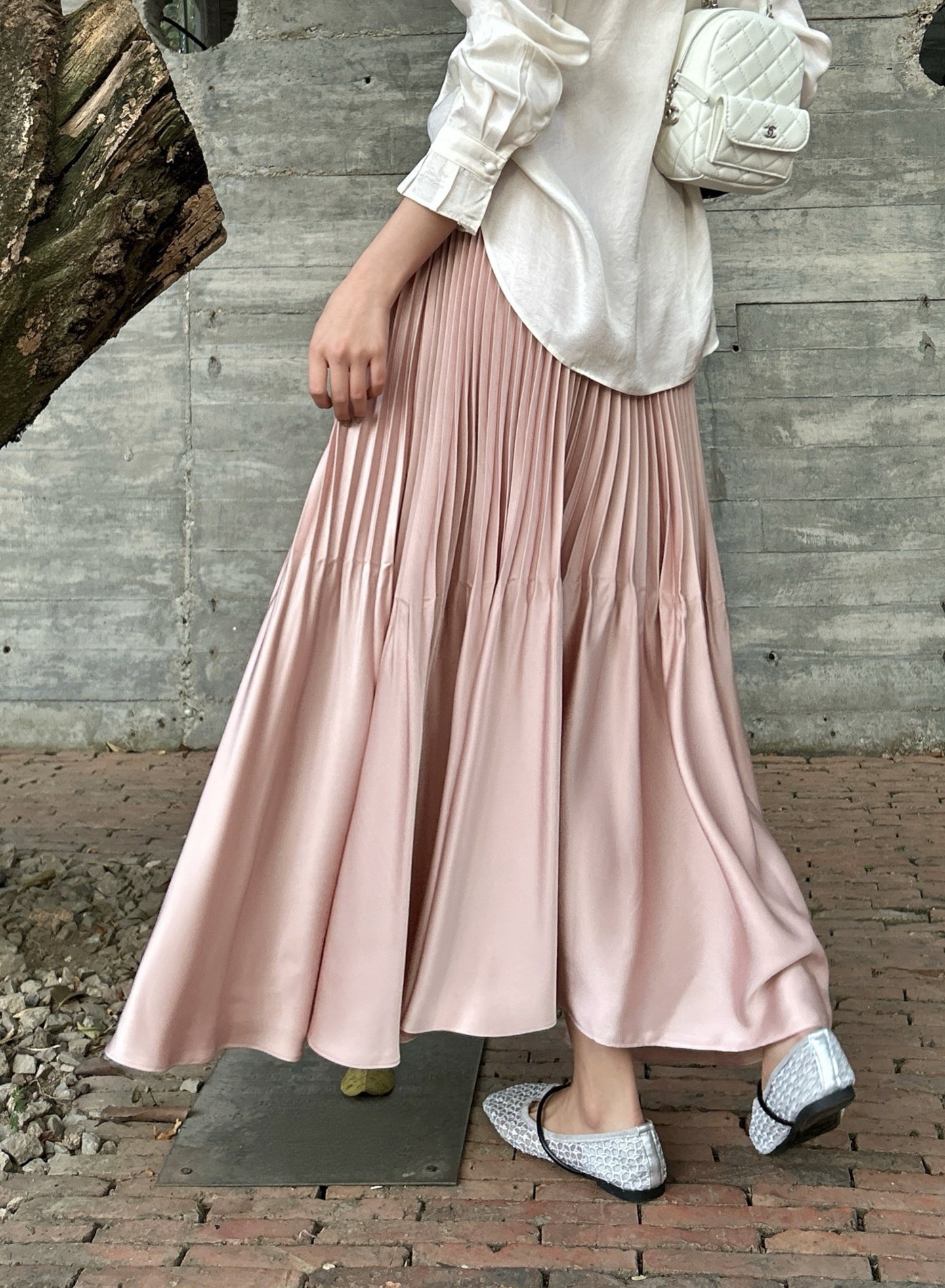 Saint Lauren♡²⁶春夏新款 ysl百褶半裙 定制醋酸混纺面料垂坠感与光泽度满分 裙摆层次丰富