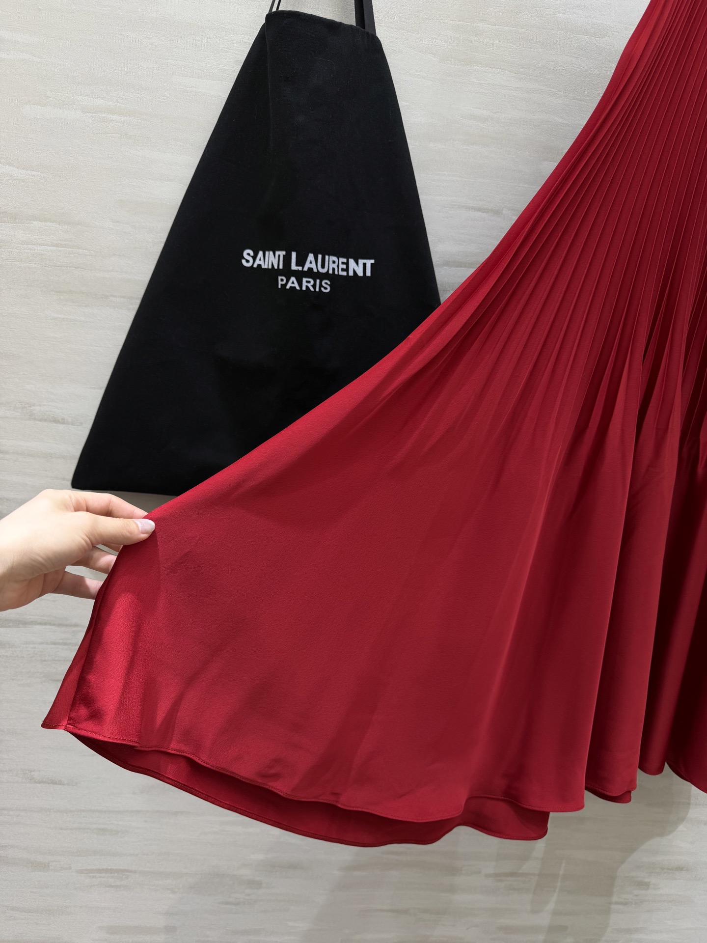 Saint Lauren♡²⁶春夏新款 ysl百褶半裙 定制醋酸混纺面料垂坠感与光泽度满分 裙摆层次丰富