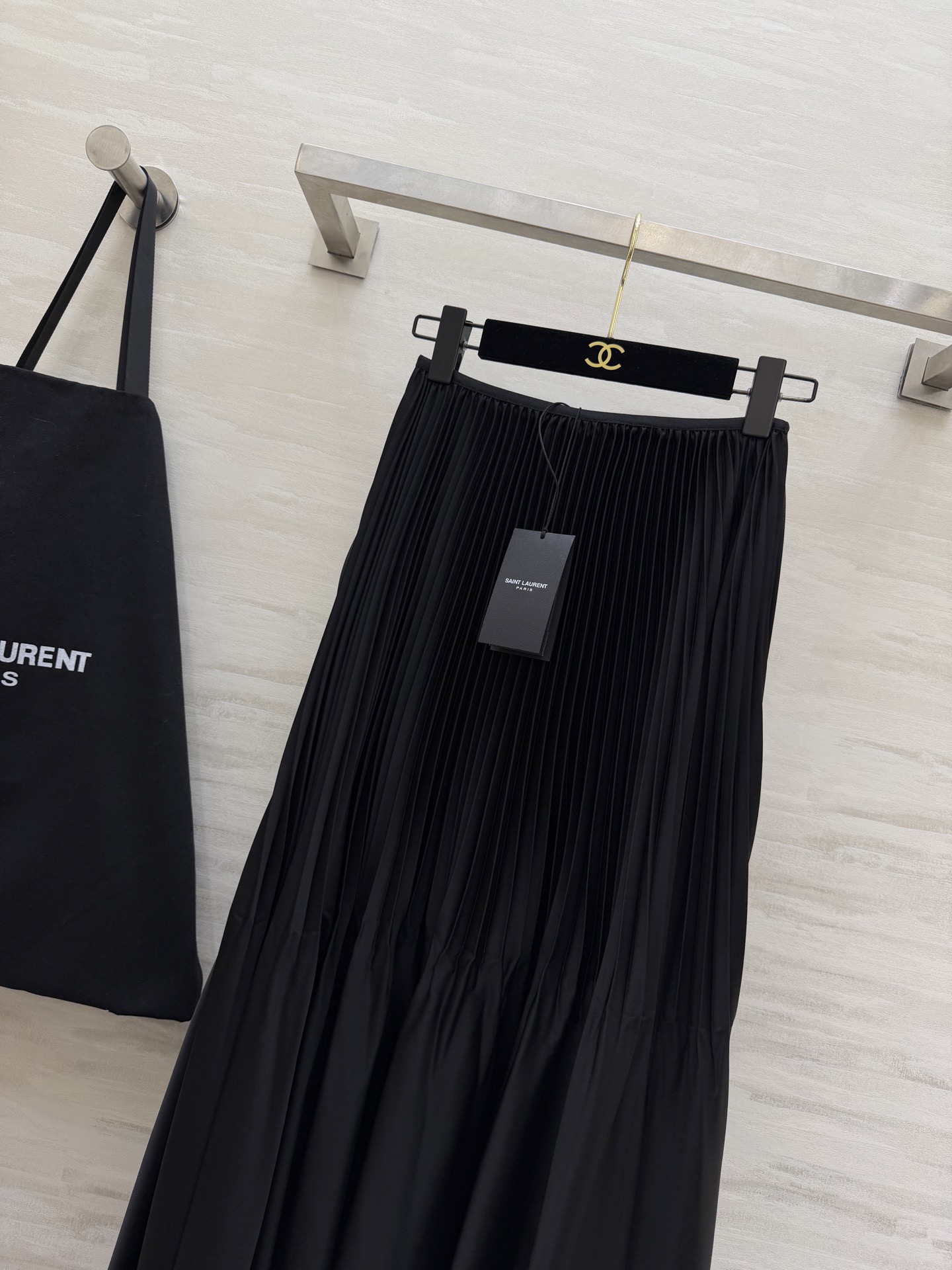 Saint Lauren♡²⁶春夏新款 ysl百褶半裙 定制醋酸混纺面料垂坠感与光泽度满分 裙摆层次丰富