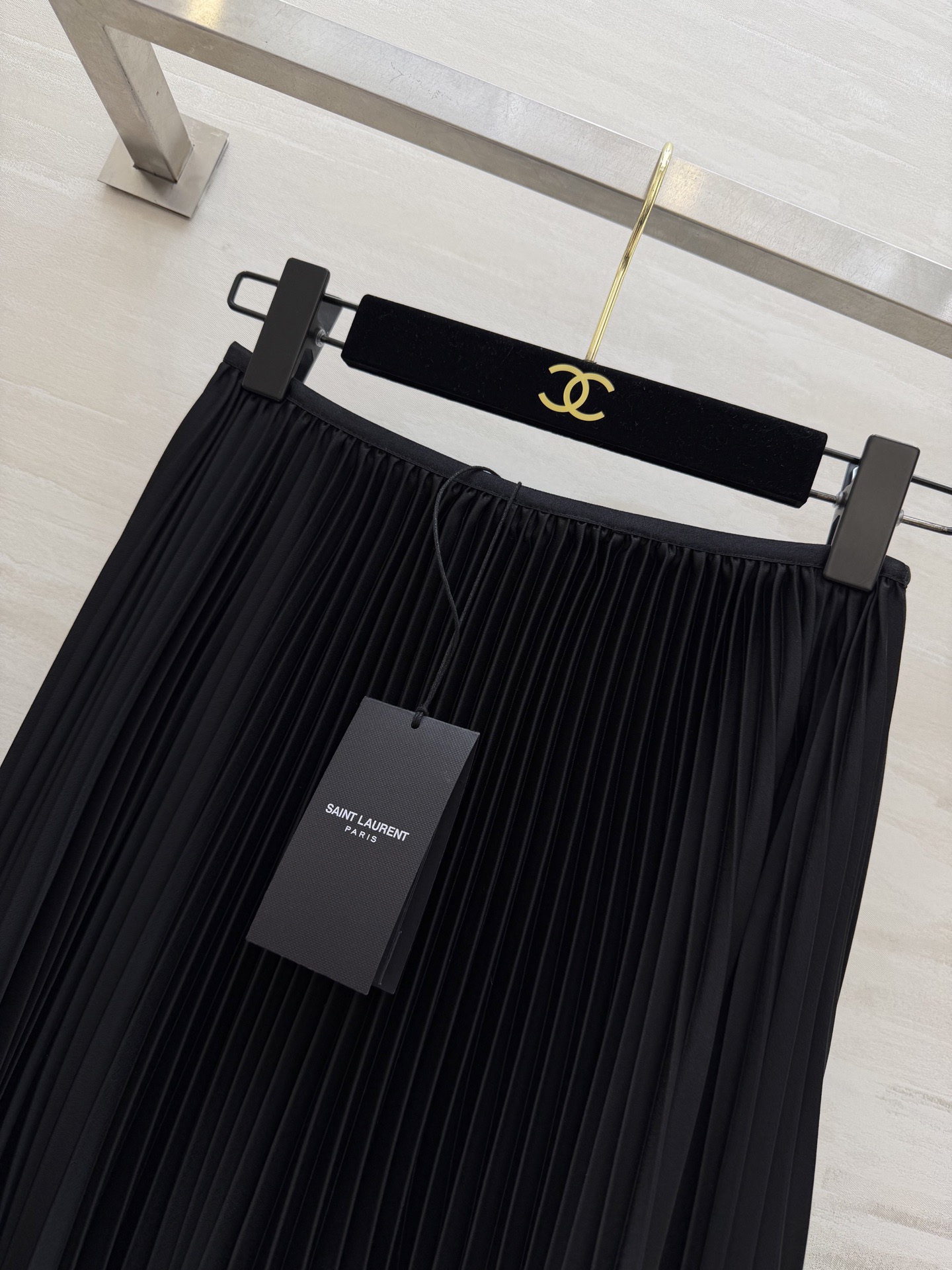 Saint Lauren♡²⁶春夏新款 ysl百褶半裙 定制醋酸混纺面料垂坠感与光泽度满分 裙摆层次丰富