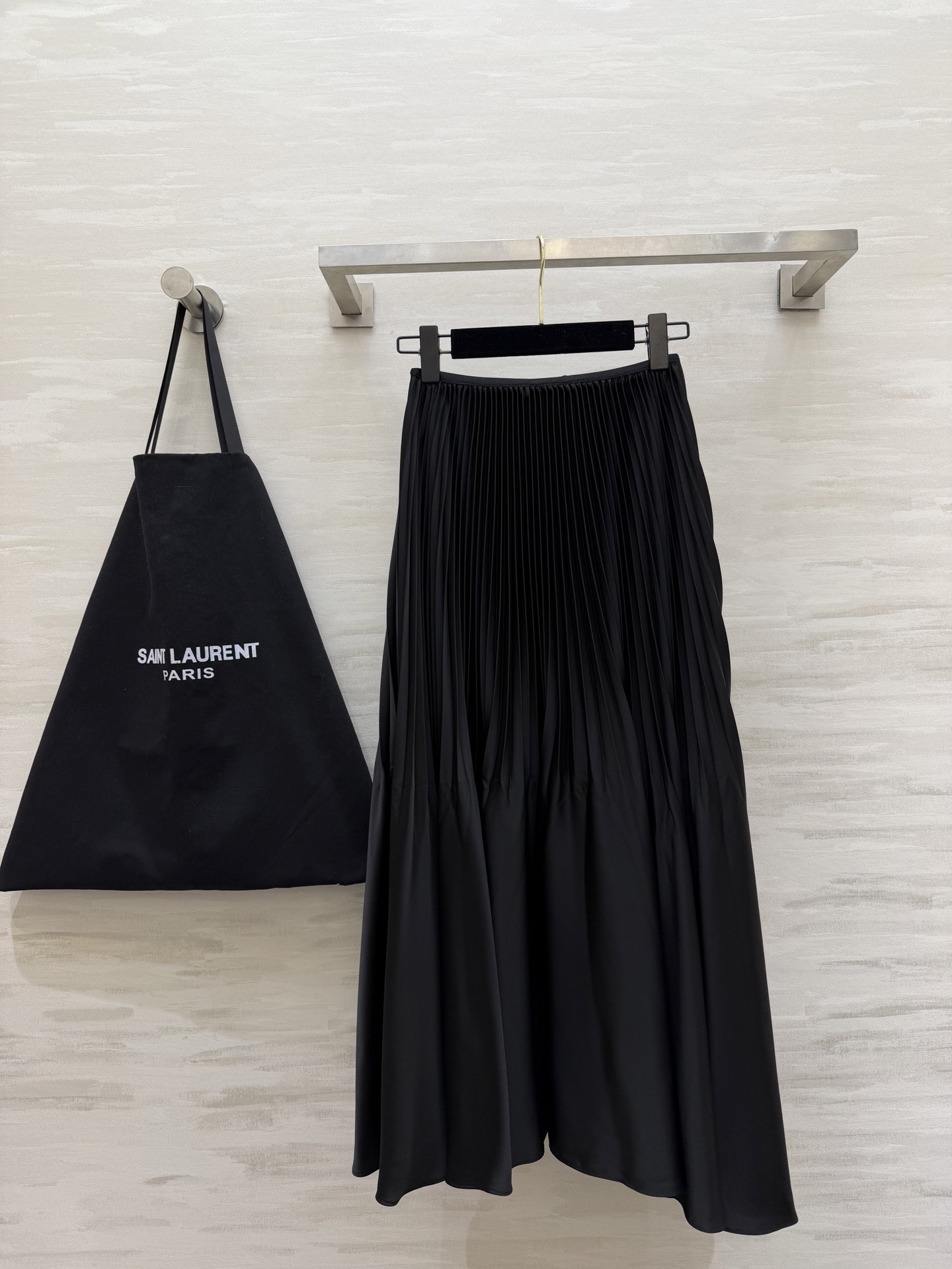 Saint Lauren♡²⁶春夏新款 ysl百褶半裙 定制醋酸混纺面料垂坠感与光泽度满分 裙摆层次丰富