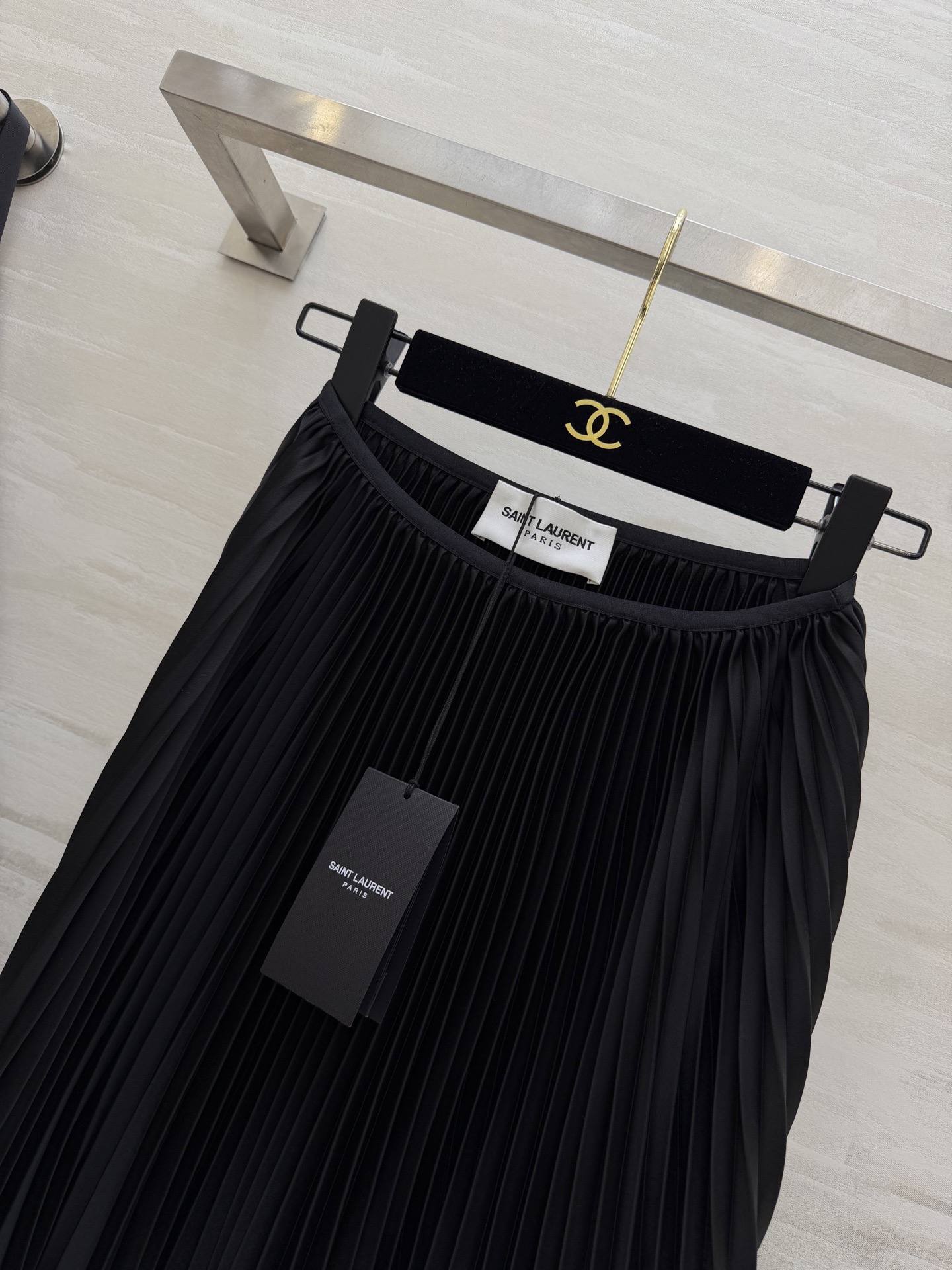 Saint Lauren♡²⁶春夏新款 ysl百褶半裙 定制醋酸混纺面料垂坠感与光泽度满分 裙摆层次丰富
