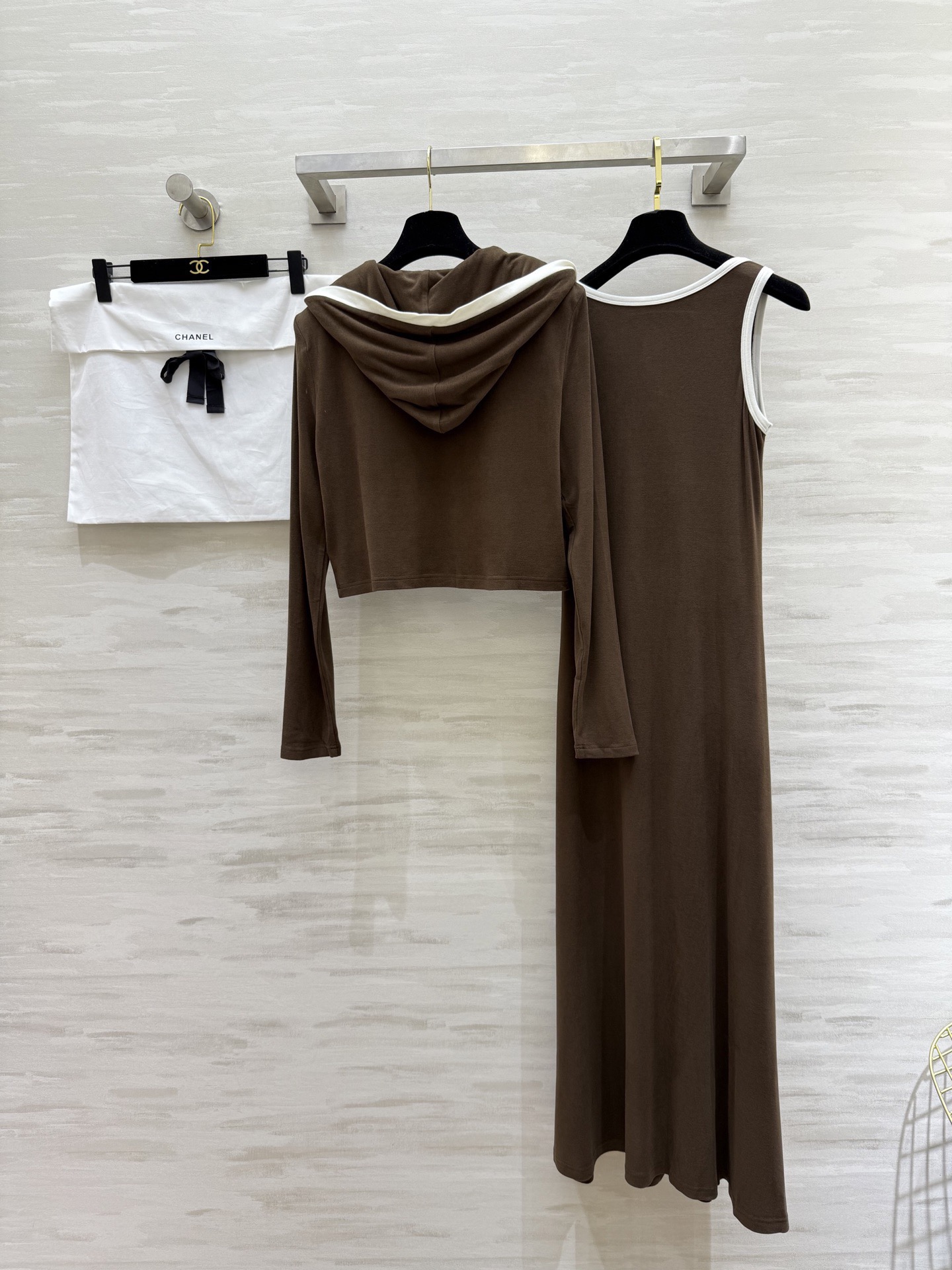 #Chane♡连帽外套➕背心长裙两件套羊毛套装 背心长裙修身显瘦 定制羊毛混纺面料亲肤舒适 高品质定制 