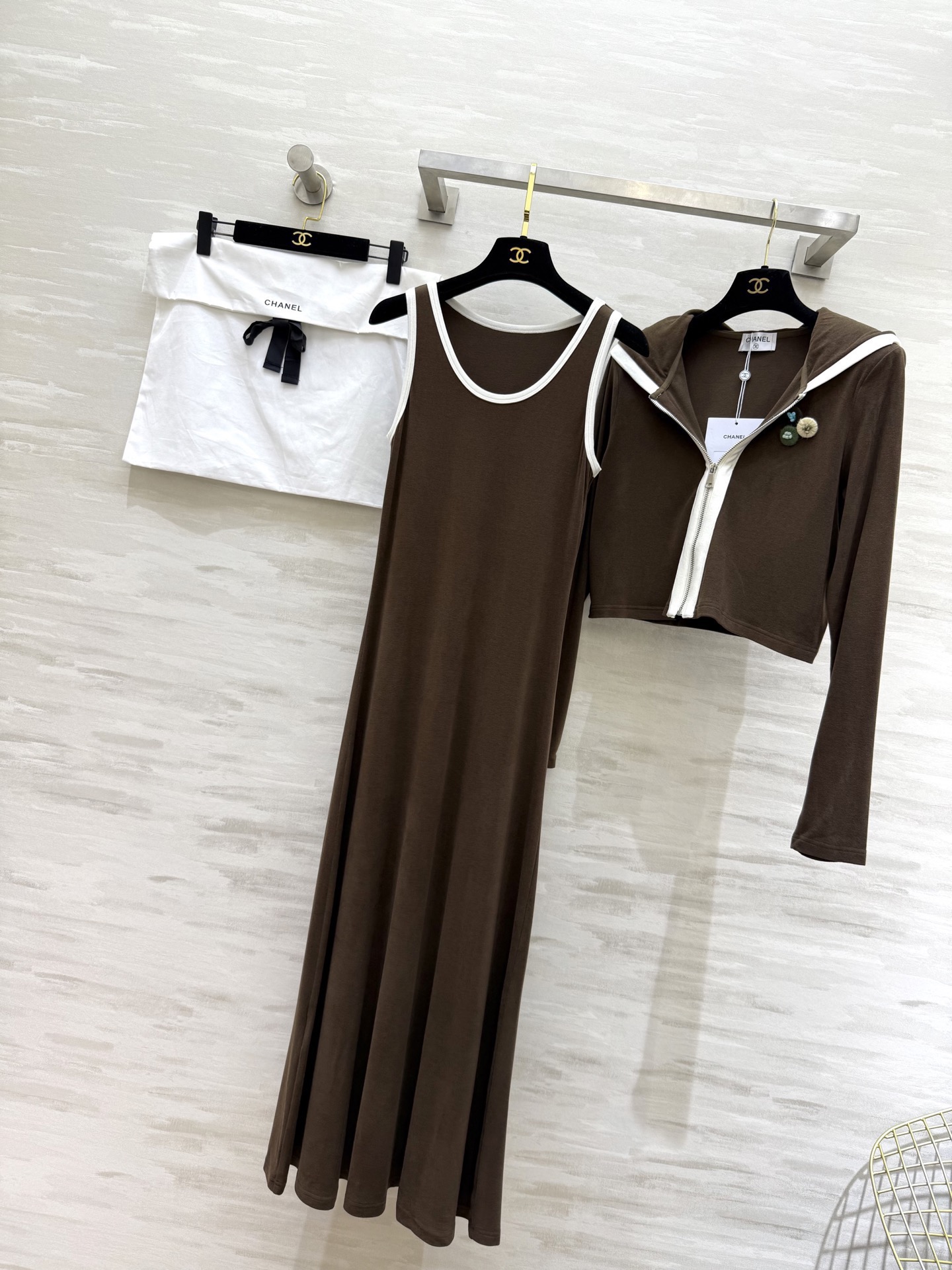 #Chane♡连帽外套➕背心长裙两件套羊毛套装 背心长裙修身显瘦 定制羊毛混纺面料亲肤舒适 高品质定制 