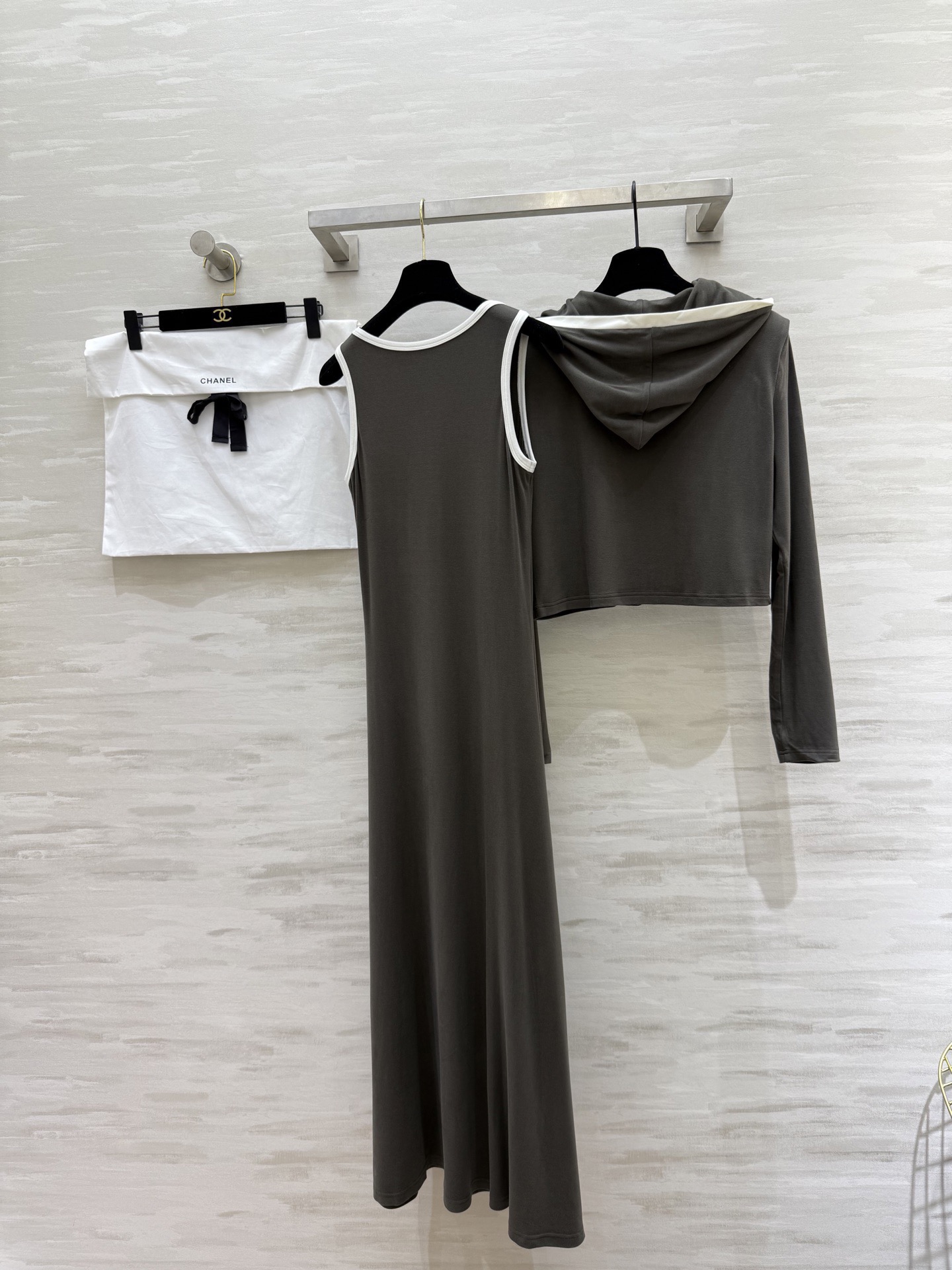 #Chane♡连帽外套➕背心长裙两件套羊毛套装 背心长裙修身显瘦 定制羊毛混纺面料亲肤舒适 高品质定制 