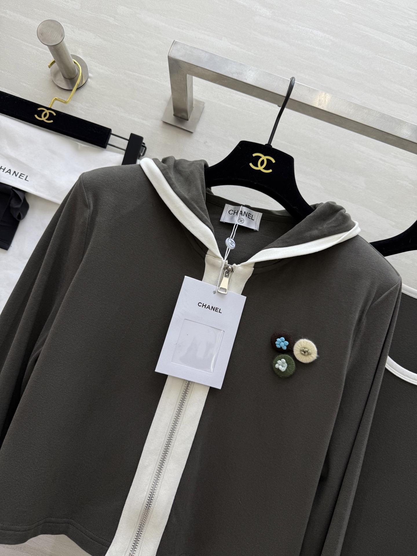 #Chane♡连帽外套➕背心长裙两件套羊毛套装 背心长裙修身显瘦 定制羊毛混纺面料亲肤舒适 高品质定制 