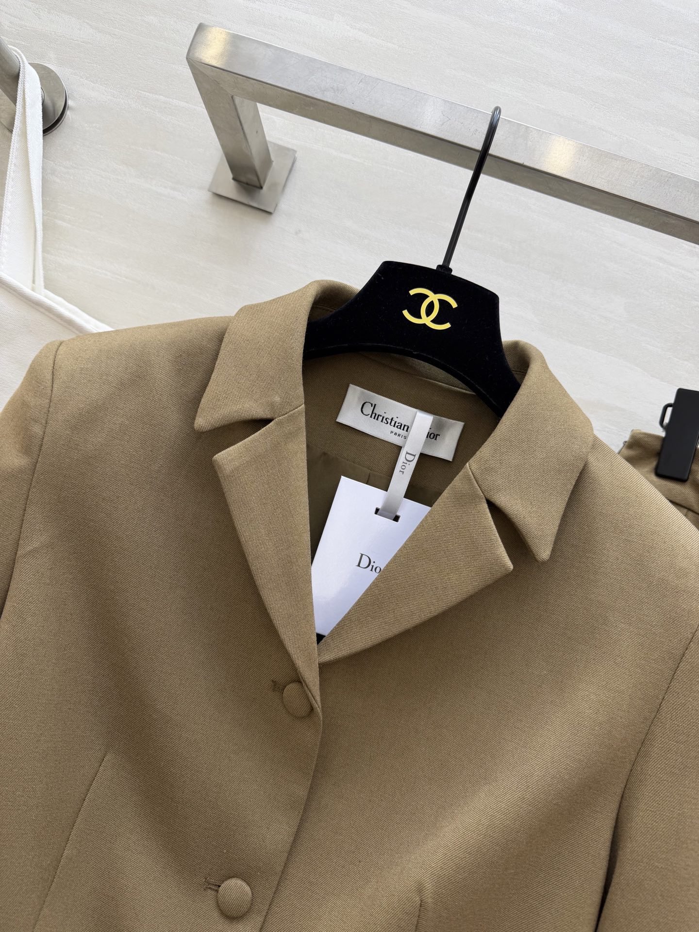 #DIO♡²⁶新款 西装套装​​ 修身西装外套+高腰长裙 优雅高级 外套枪驳领 三粒扣设计 剪裁利落 凸