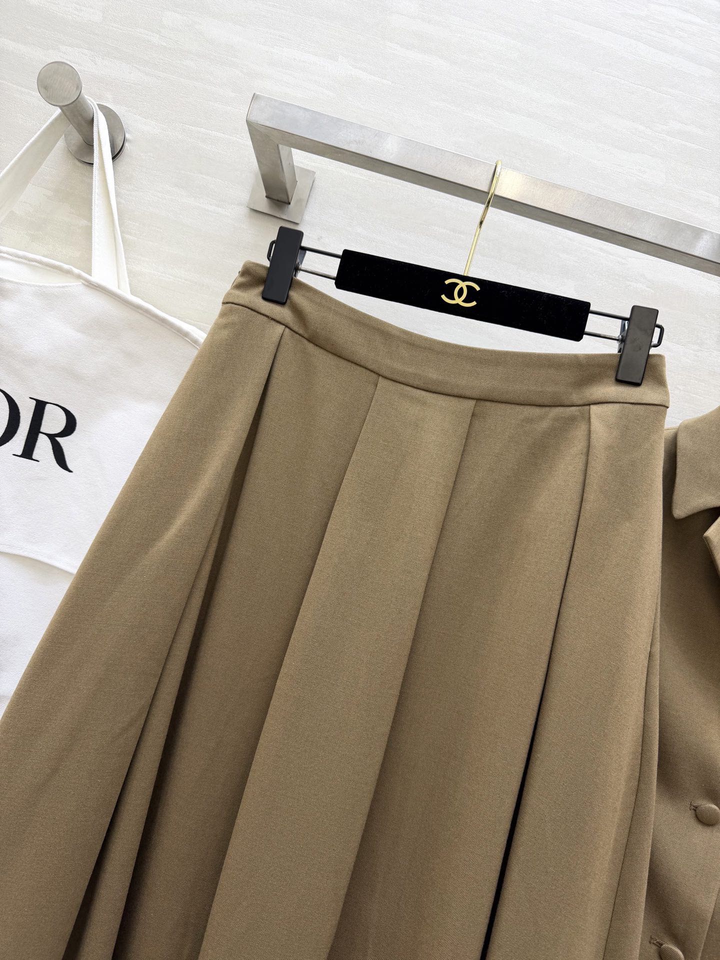 #DIO♡²⁶新款 西装套装​​ 修身西装外套+高腰长裙 优雅高级 外套枪驳领 三粒扣设计 剪裁利落 凸