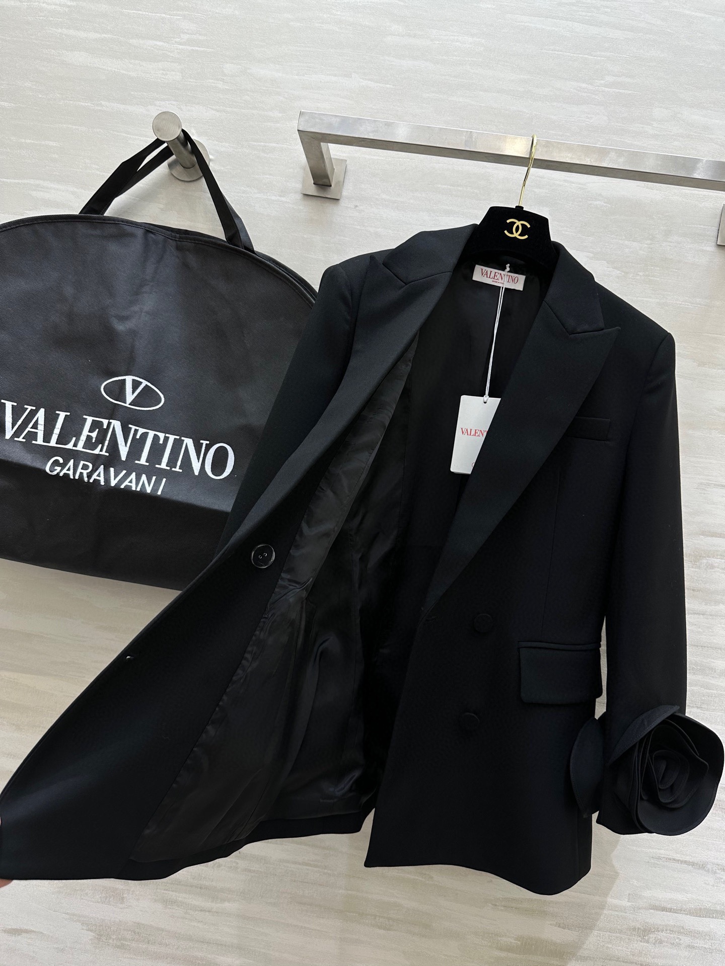 #Valentin♡新款 纯手工立体花朵 羊毛西装外套 重工手工立体玫瑰花袖 设计又甜又酷 重工艺定制黑