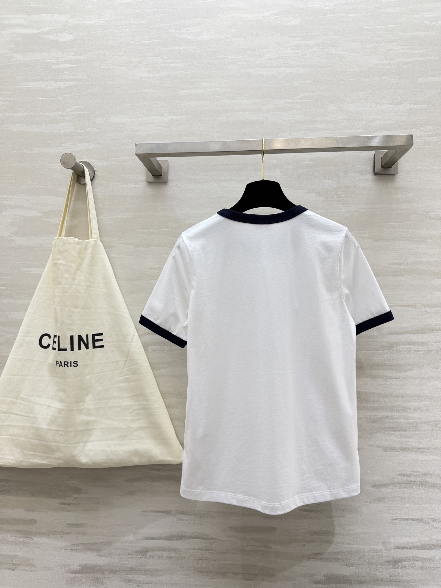 #Celin²⁶春夏新款 复古撞色T恤｜永不过时的法式经典 撞色包边勾勒利落线条 凯旋门印花低调又高级 