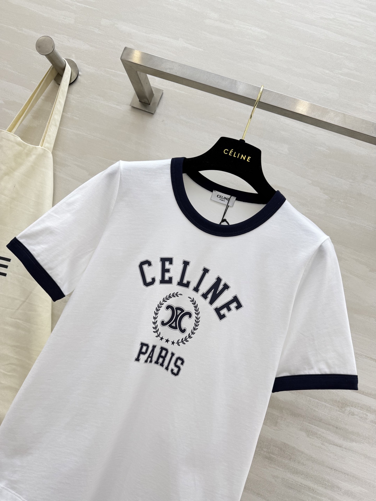 #Celin²⁶春夏新款 复古撞色T恤｜永不过时的法式经典 撞色包边勾勒利落线条 凯旋门印花低调又高级 