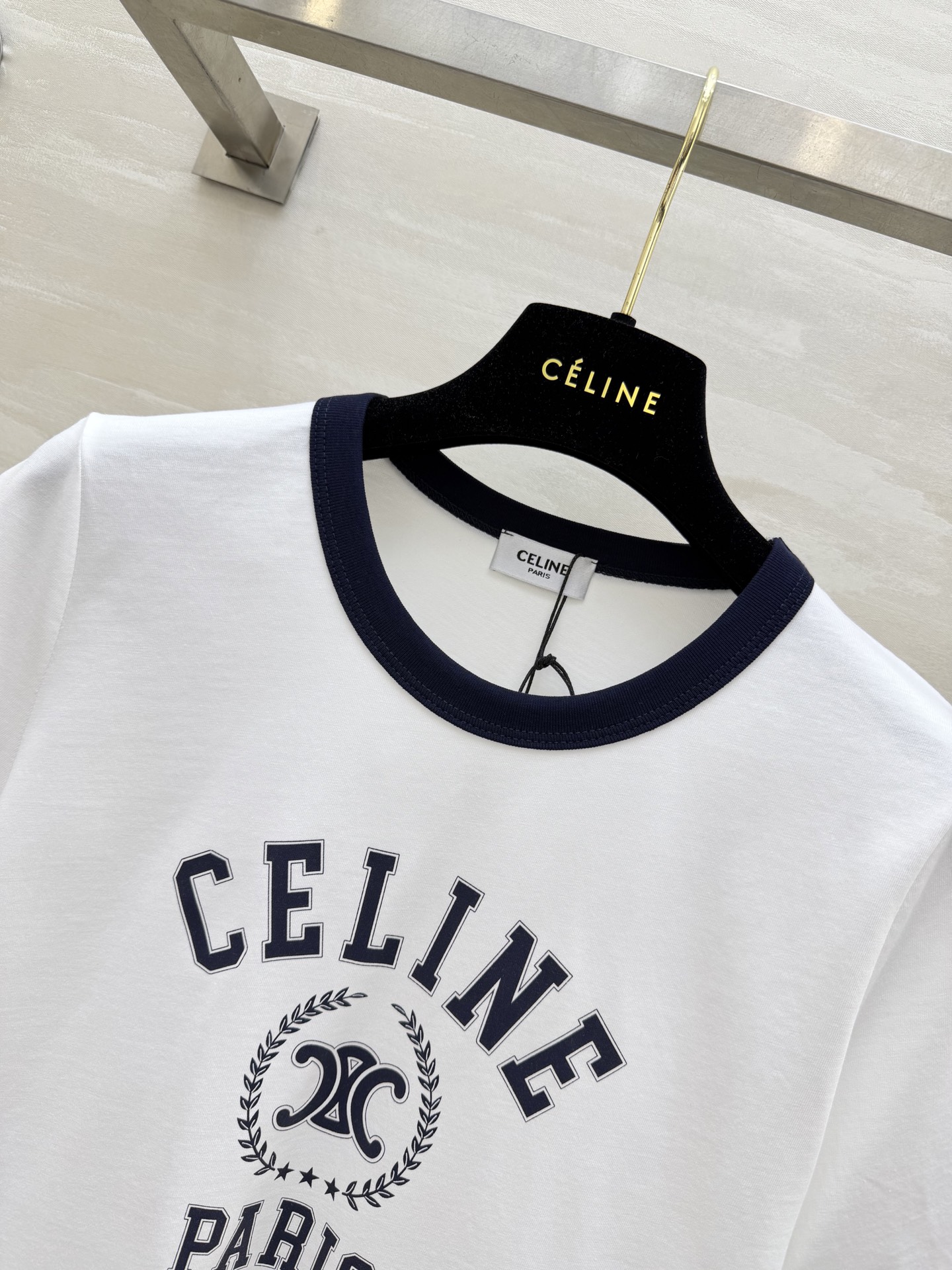 #Celin²⁶春夏新款 复古撞色T恤｜永不过时的法式经典 撞色包边勾勒利落线条 凯旋门印花低调又高级 