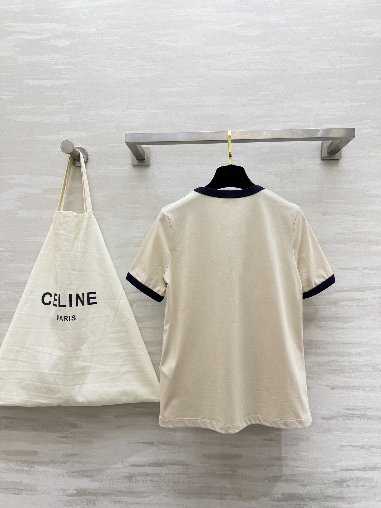 #Celin²⁶春夏新款 复古撞色T恤｜永不过时的法式经典 撞色包边勾勒利落线条 凯旋门印花低调又高级 