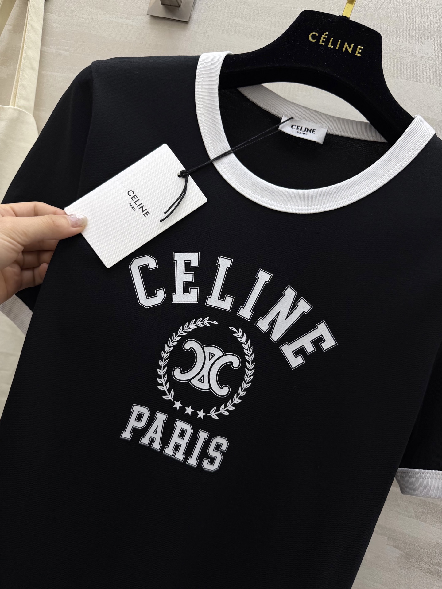 #Celin²⁶春夏新款 复古撞色T恤｜永不过时的法式经典 撞色包边勾勒利落线条 凯旋门印花低调又高级 