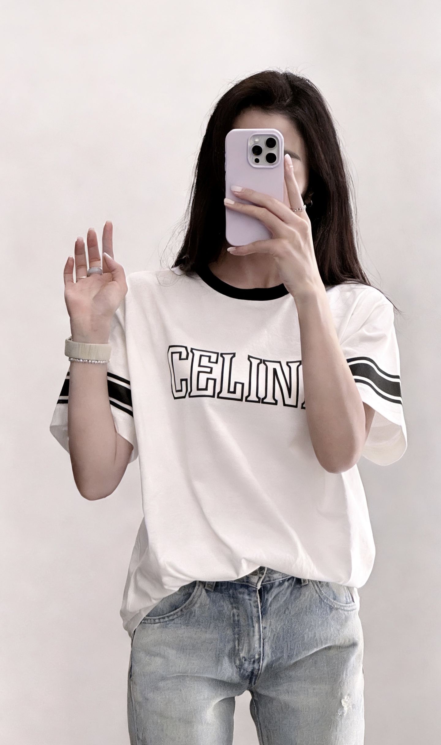 #Celin♡²⁶ 春夏学院风T恤｜永不过时的经典 黑白撞色设计简约又高级 袖边条纹点缀细节 大logo