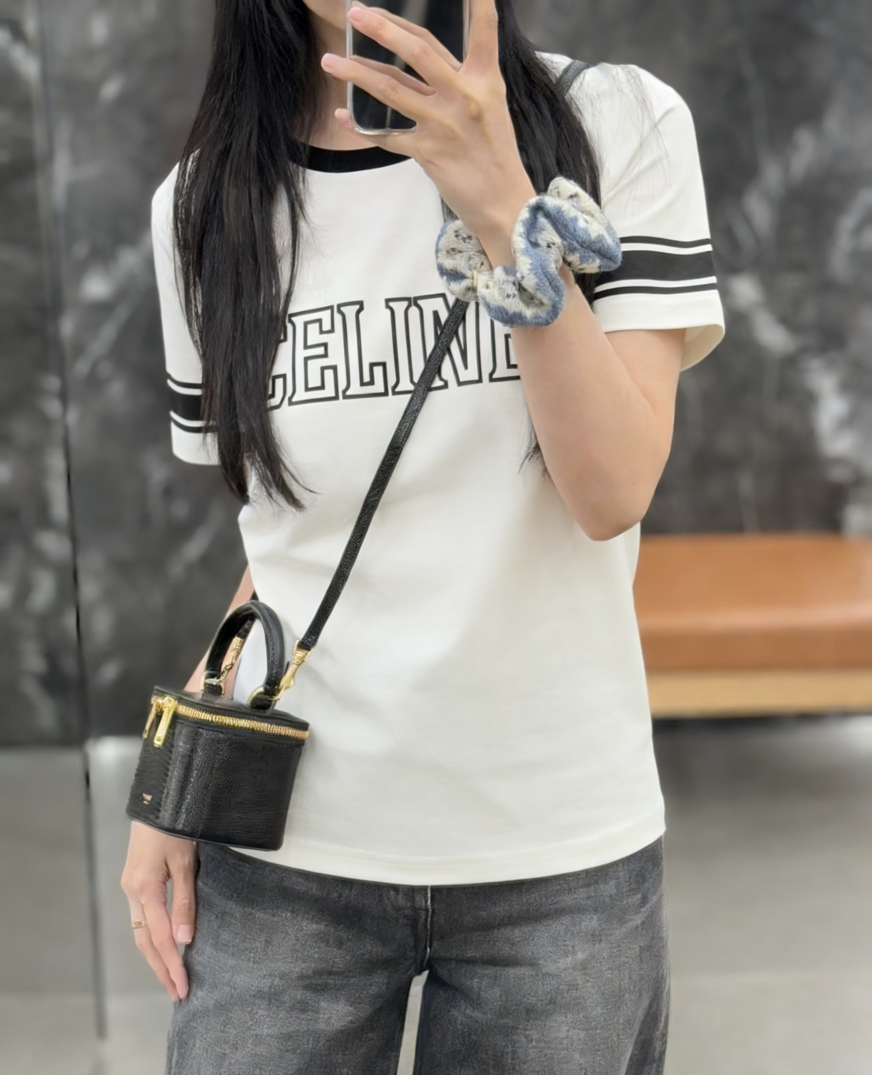 #Celin♡²⁶ 春夏学院风T恤｜永不过时的经典 黑白撞色设计简约又高级 袖边条纹点缀细节 大logo