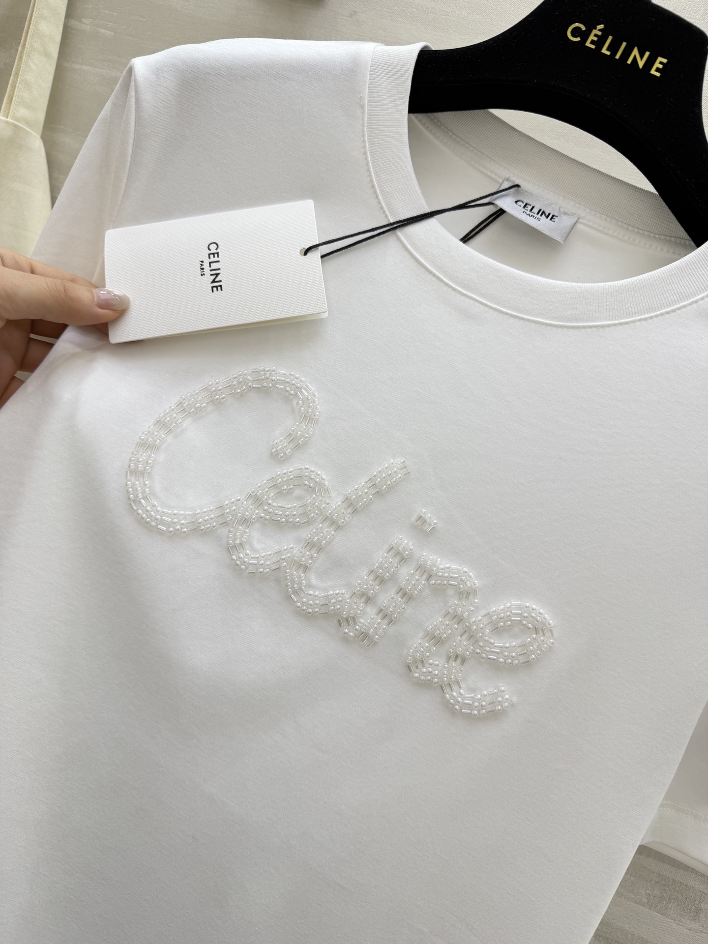 #Celin♡²⁶ss钉珠T恤｜把精致穿在身上 奶白温柔治愈 纯黑酷飒高级 双色可选适配不同风格！立体钉