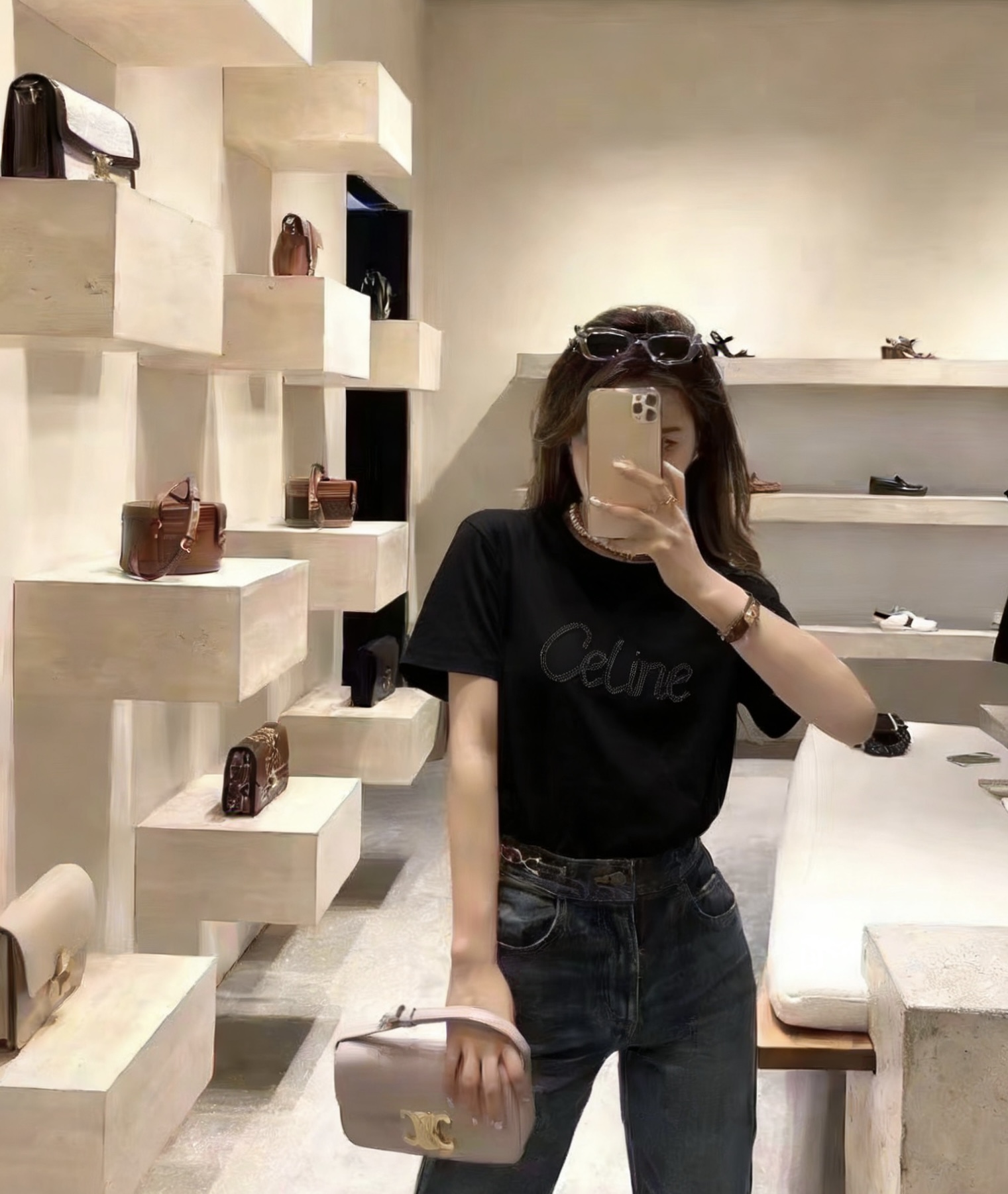 #Celin♡²⁶ss钉珠T恤｜把精致穿在身上 奶白温柔治愈 纯黑酷飒高级 双色可选适配不同风格！立体钉
