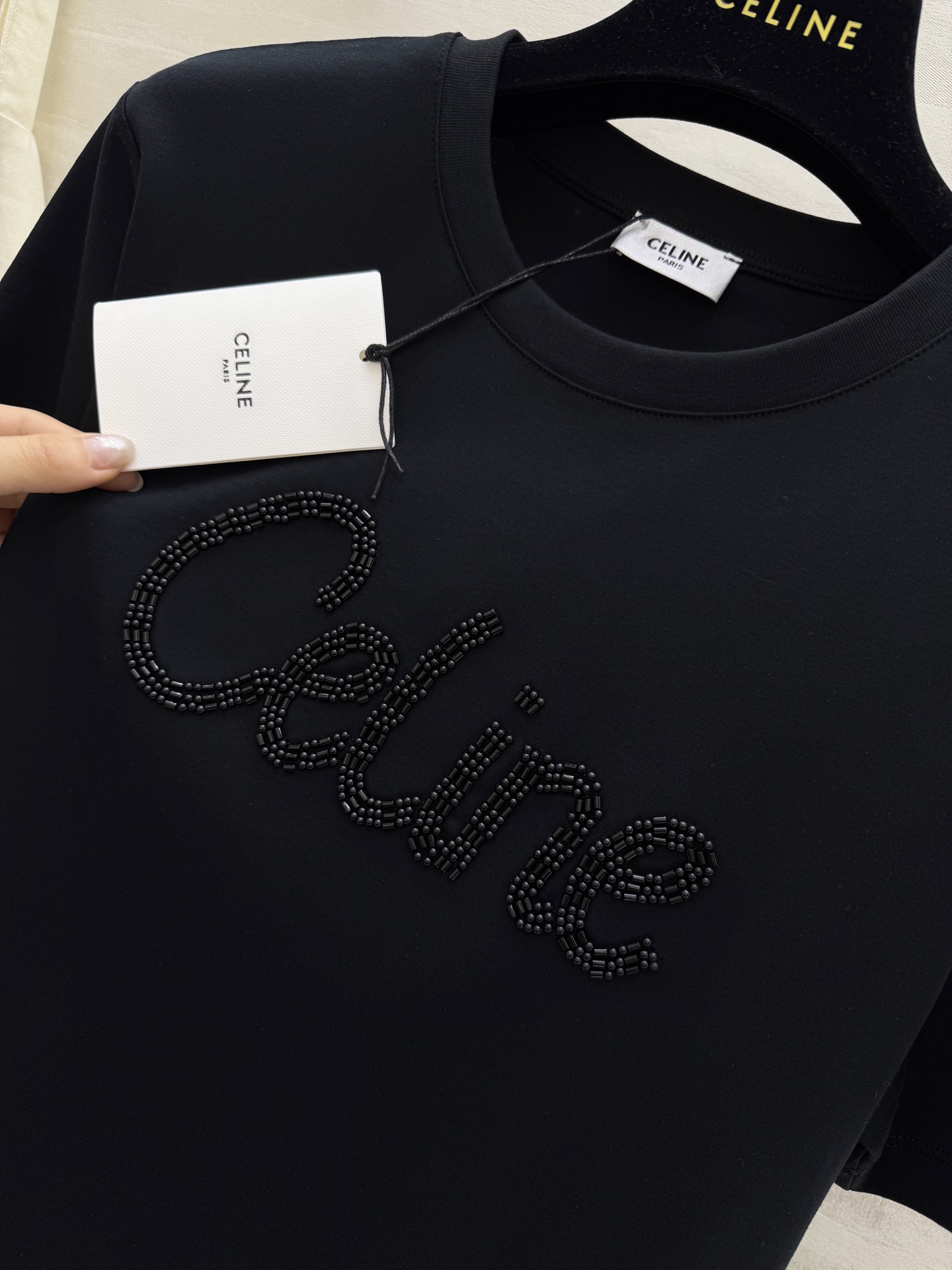 #Celin♡²⁶ss钉珠T恤｜把精致穿在身上 奶白温柔治愈 纯黑酷飒高级 双色可选适配不同风格！立体钉