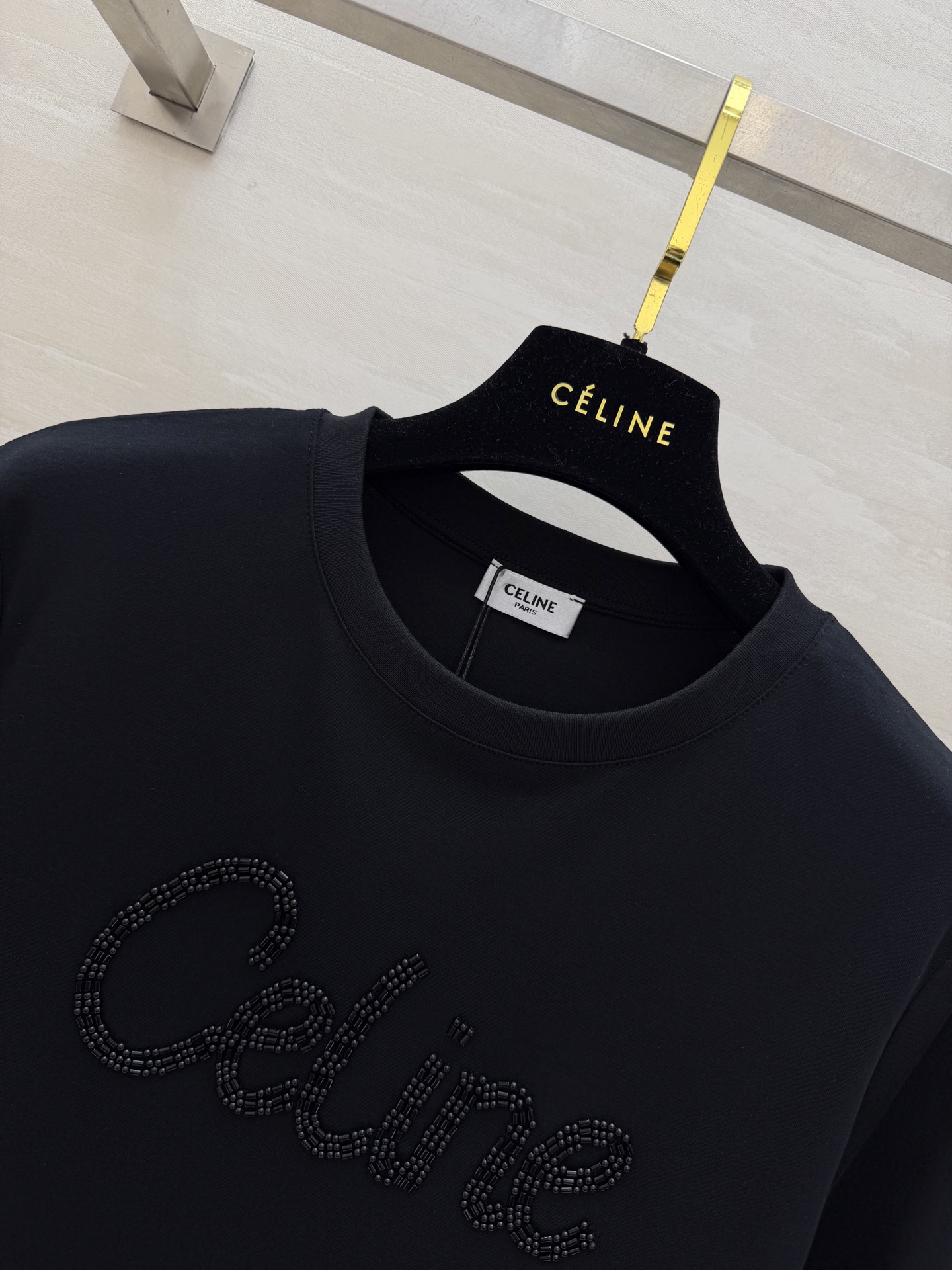 #Celin♡²⁶ss钉珠T恤｜把精致穿在身上 奶白温柔治愈 纯黑酷飒高级 双色可选适配不同风格！立体钉