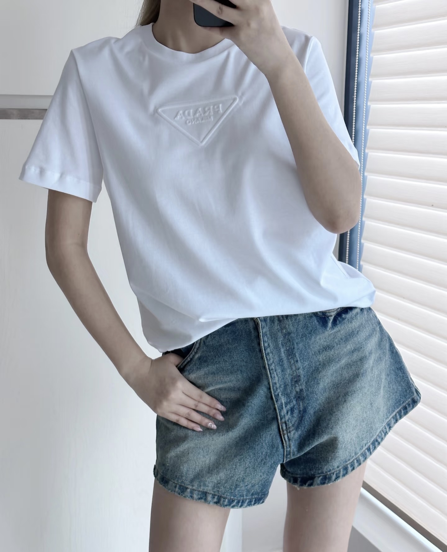 #Prad♡²⁶ss经典三角标T恤 把高级感焊在身上！白/灰/黑三色可选 立体压印logo低调又显贵！纯