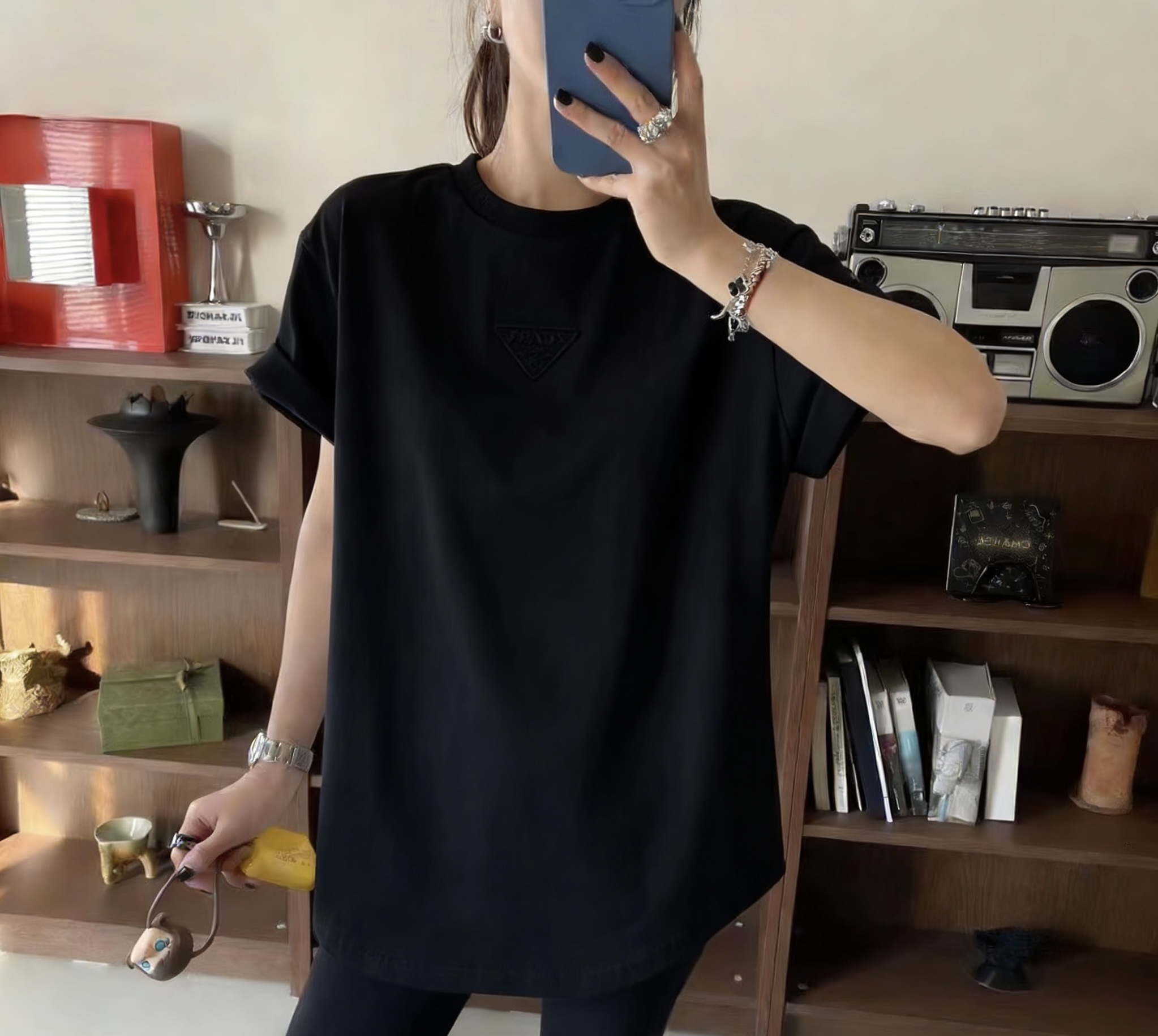 #Prad♡²⁶ss经典三角标T恤 把高级感焊在身上！白/灰/黑三色可选 立体压印logo低调又显贵！纯