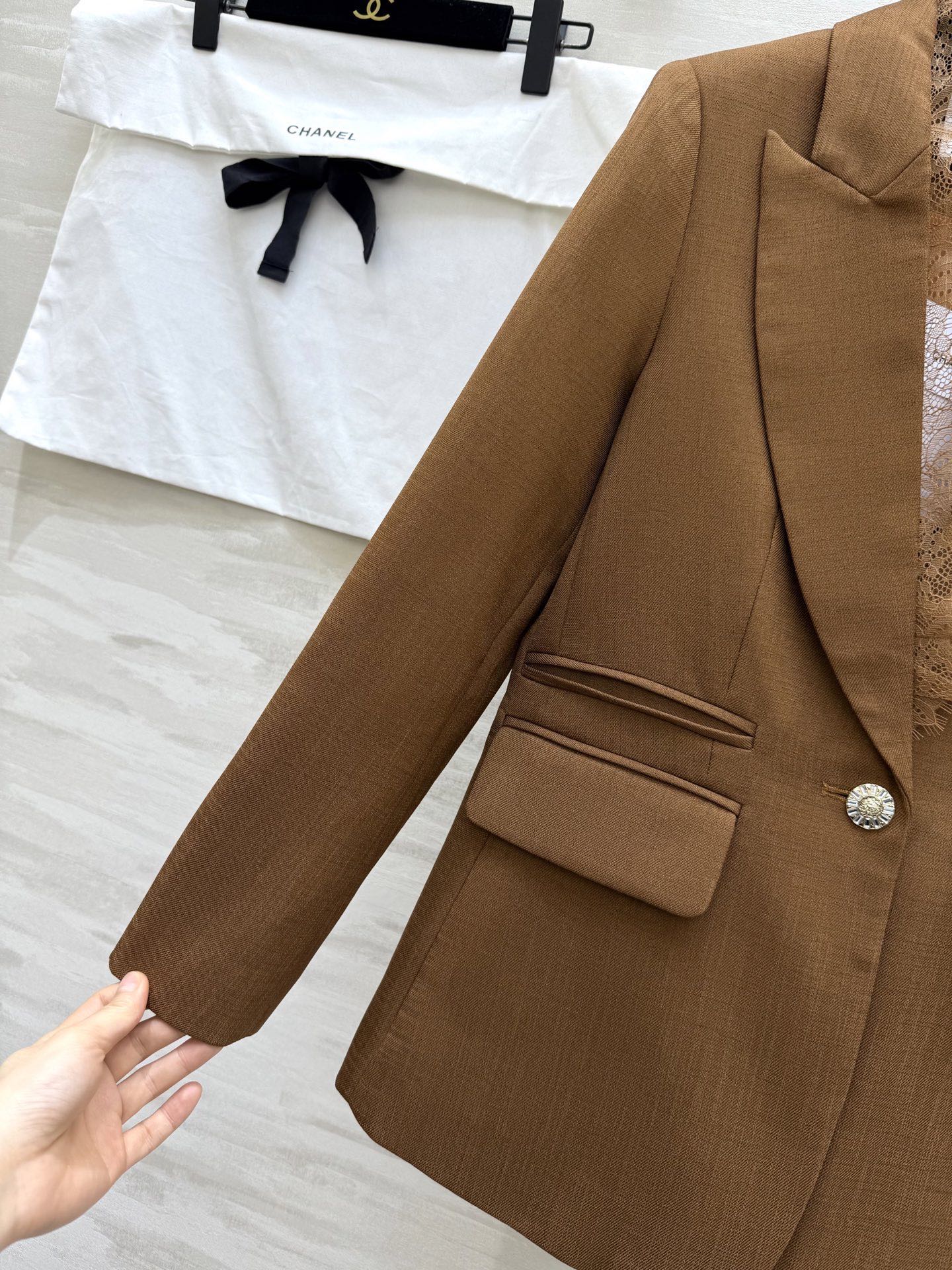#Chane♡²⁶蕾丝拼接西装外套 定制醋酸亚麻面料 高品质定制 现货首发size：S/M/L/XL（s