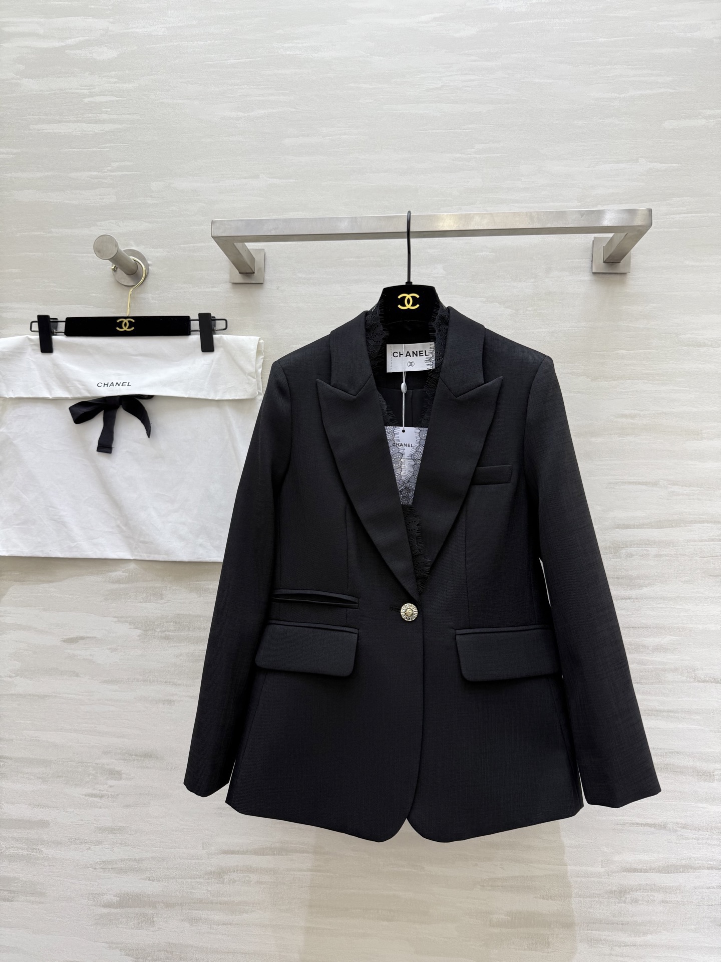 NO:737266,#Chane lace splicing suit jacket, customized acetate linen fabric, high-quality customization, available in stock first size S/M/L/XL (S size shoulder width 37, bust 90, length 65),,chanel,jackets & coats,business suit,19860909#Chane蕾丝拼接西装外套 定制醋酸亚麻面料 高品质定制 现货首发sizeS/M/L/XL（s码肩宽37,胸围90,衣长65）,,chanel,jackets & coats,business suit,,Women's clothing