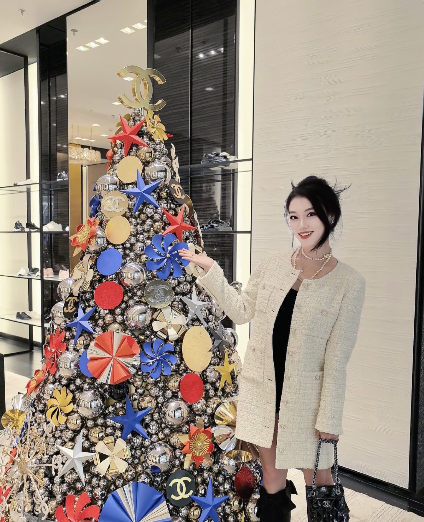 NO:737261,,,19860909,,,Women's clothing