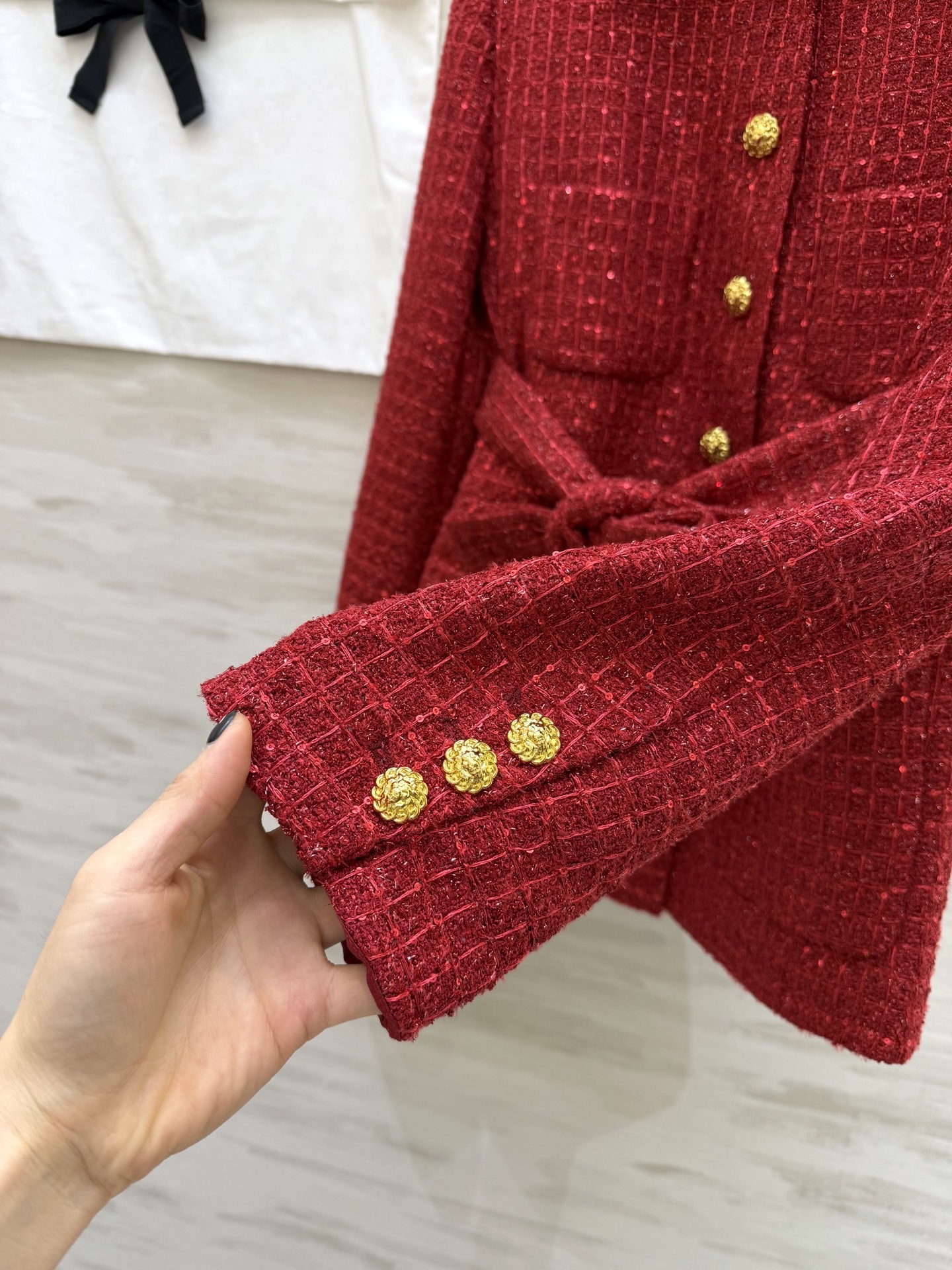 #Chane♡²⁶新款 红色编织粗花呢外套 金色纽扣+腰带设计 优雅又精致 纹理感粗花呢材质 本布腰带轻