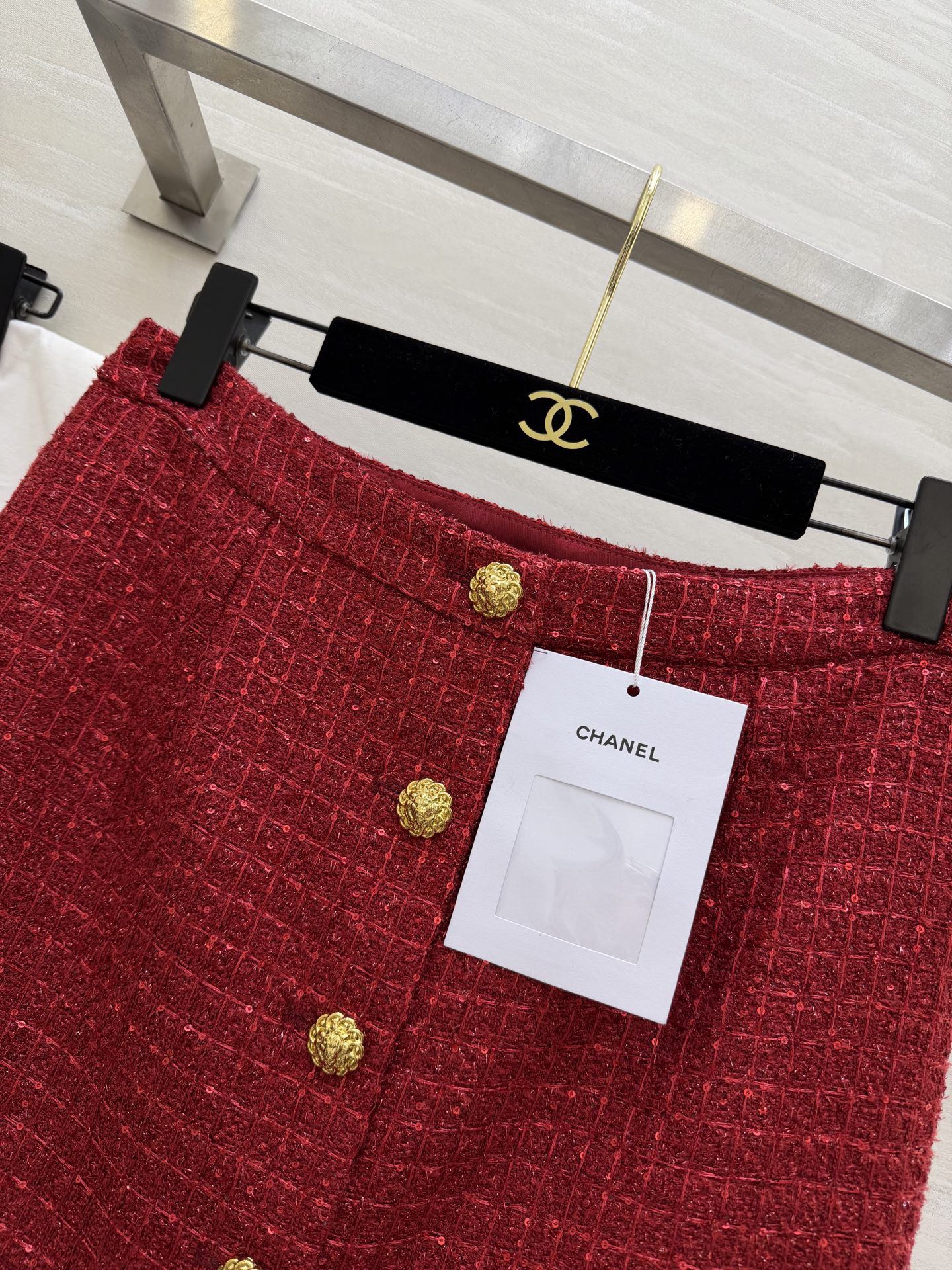 #Chane♡²⁶新款 红色编织粗花呢半裙 金色纽扣优雅又精致 纹理感粗花呢材质 高品质定制 现货首发s