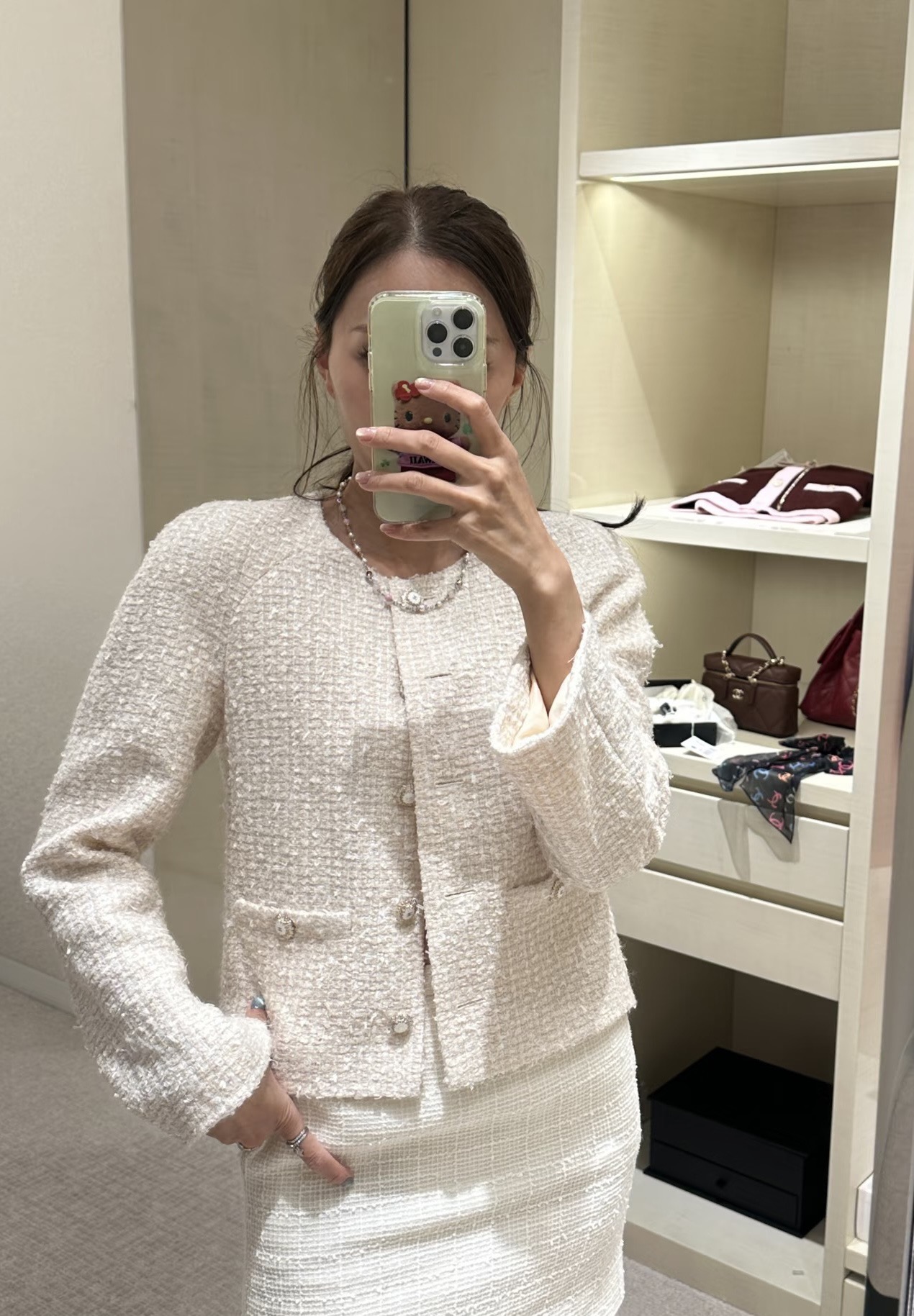 NO:737260,,,19860909,,,Women's clothing