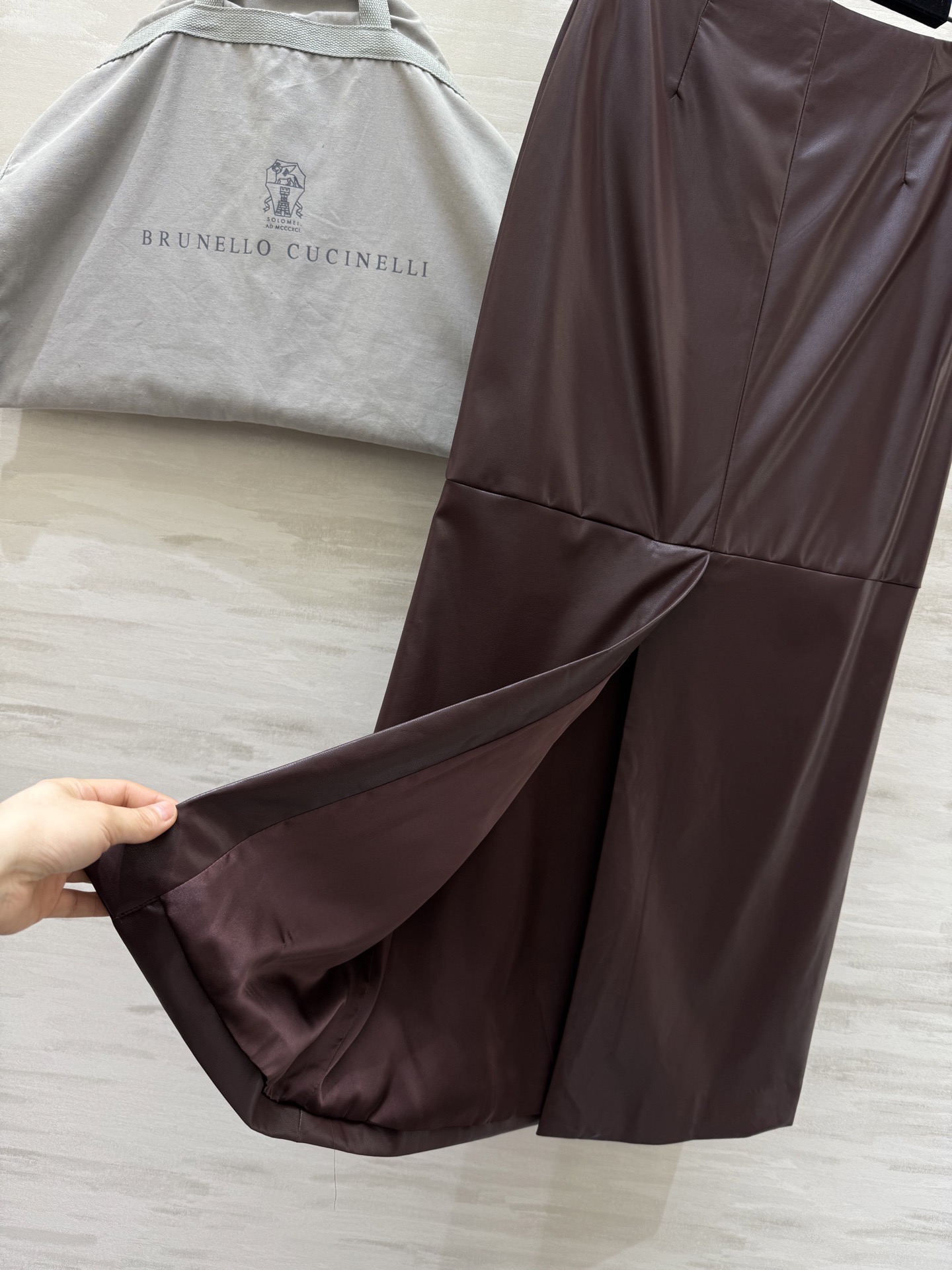 #Brunello Cucinell♡²⁶新款 环保蛋白皮半裙 咖色温柔复古 黑色酷飒百搭 版型巨正 直
