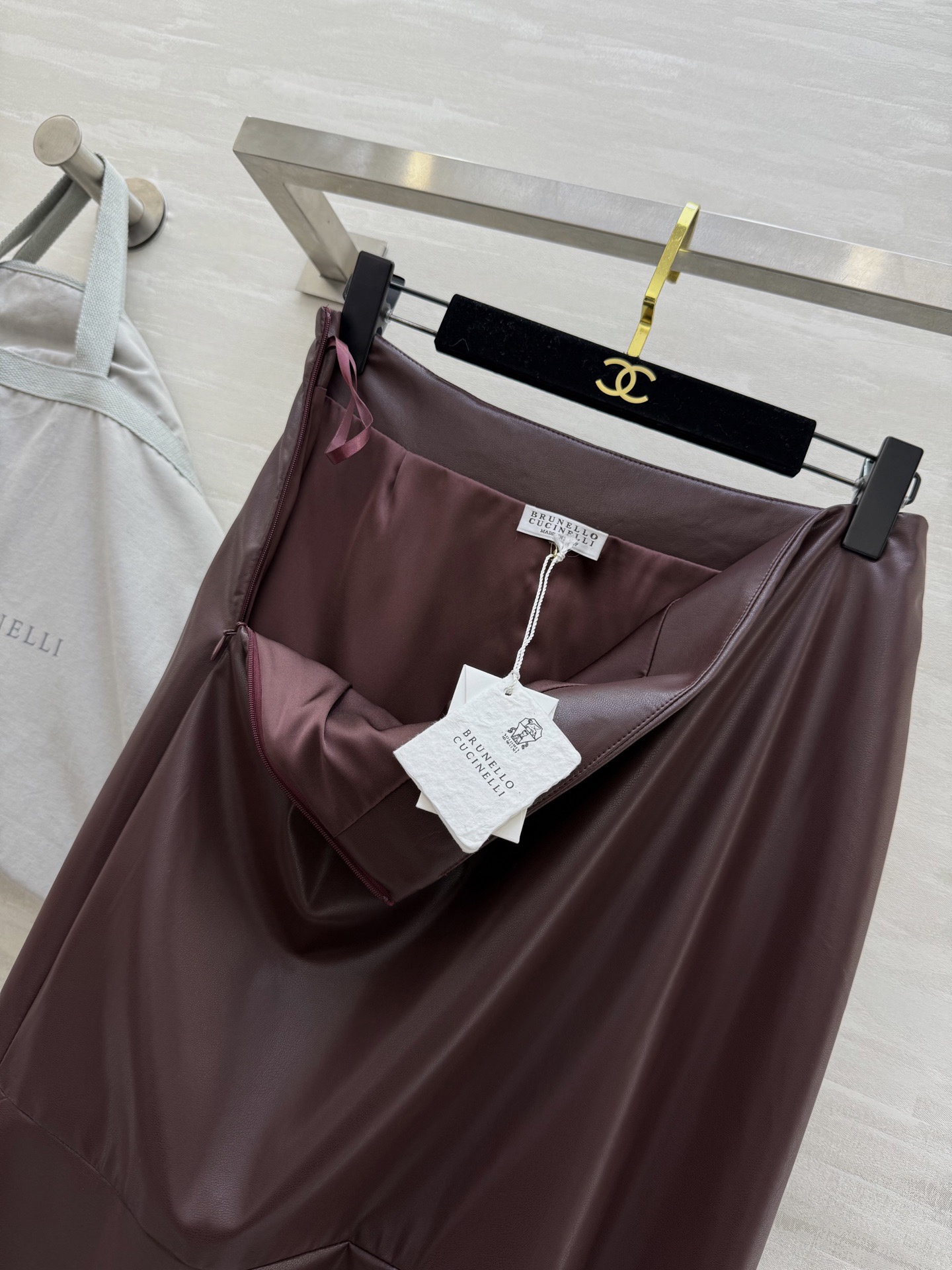 #Brunello Cucinell♡²⁶新款 环保蛋白皮半裙 咖色温柔复古 黑色酷飒百搭 版型巨正 直