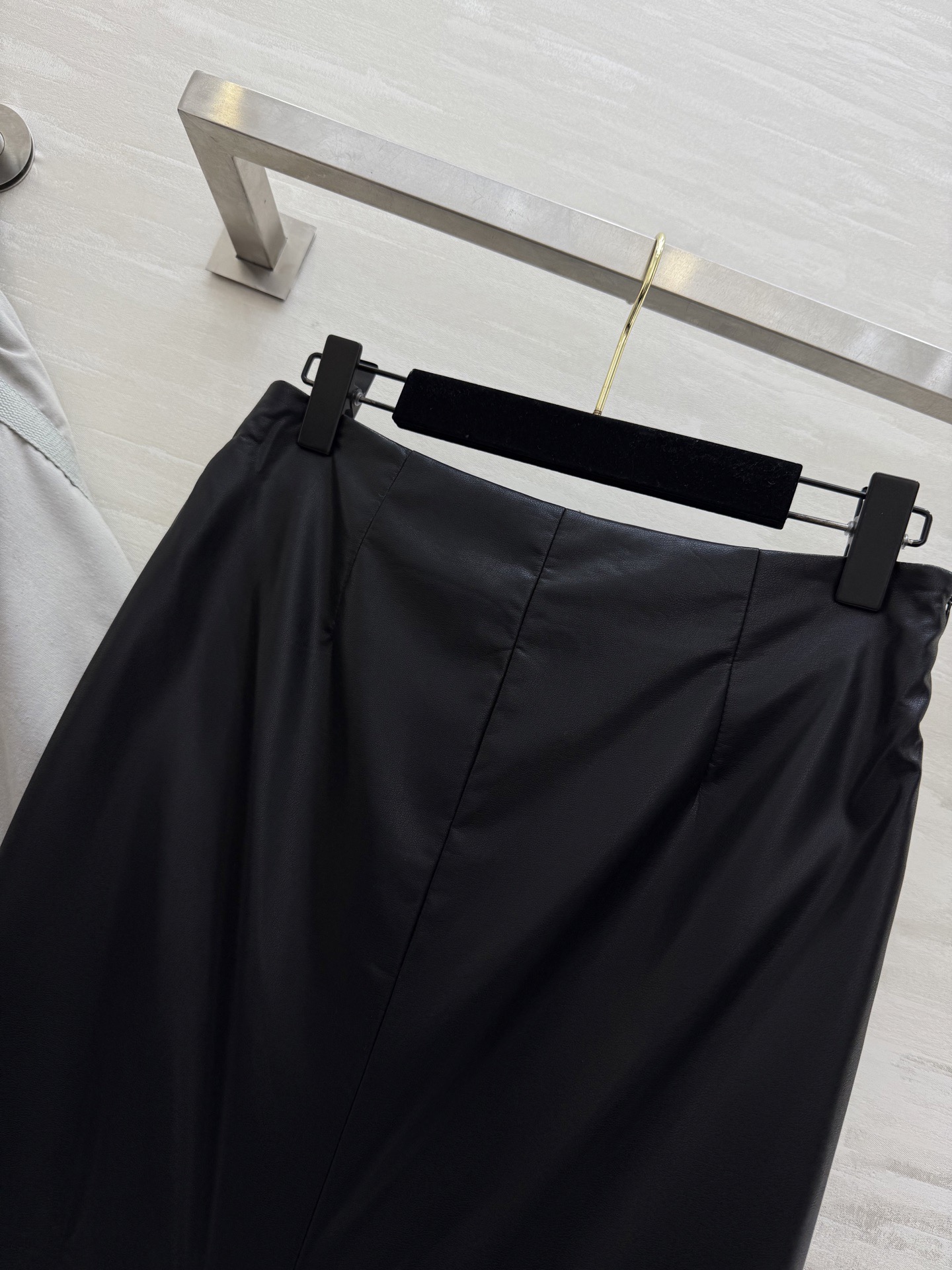 #Brunello Cucinell♡²⁶新款 环保蛋白皮半裙 咖色温柔复古 黑色酷飒百搭 版型巨正 直