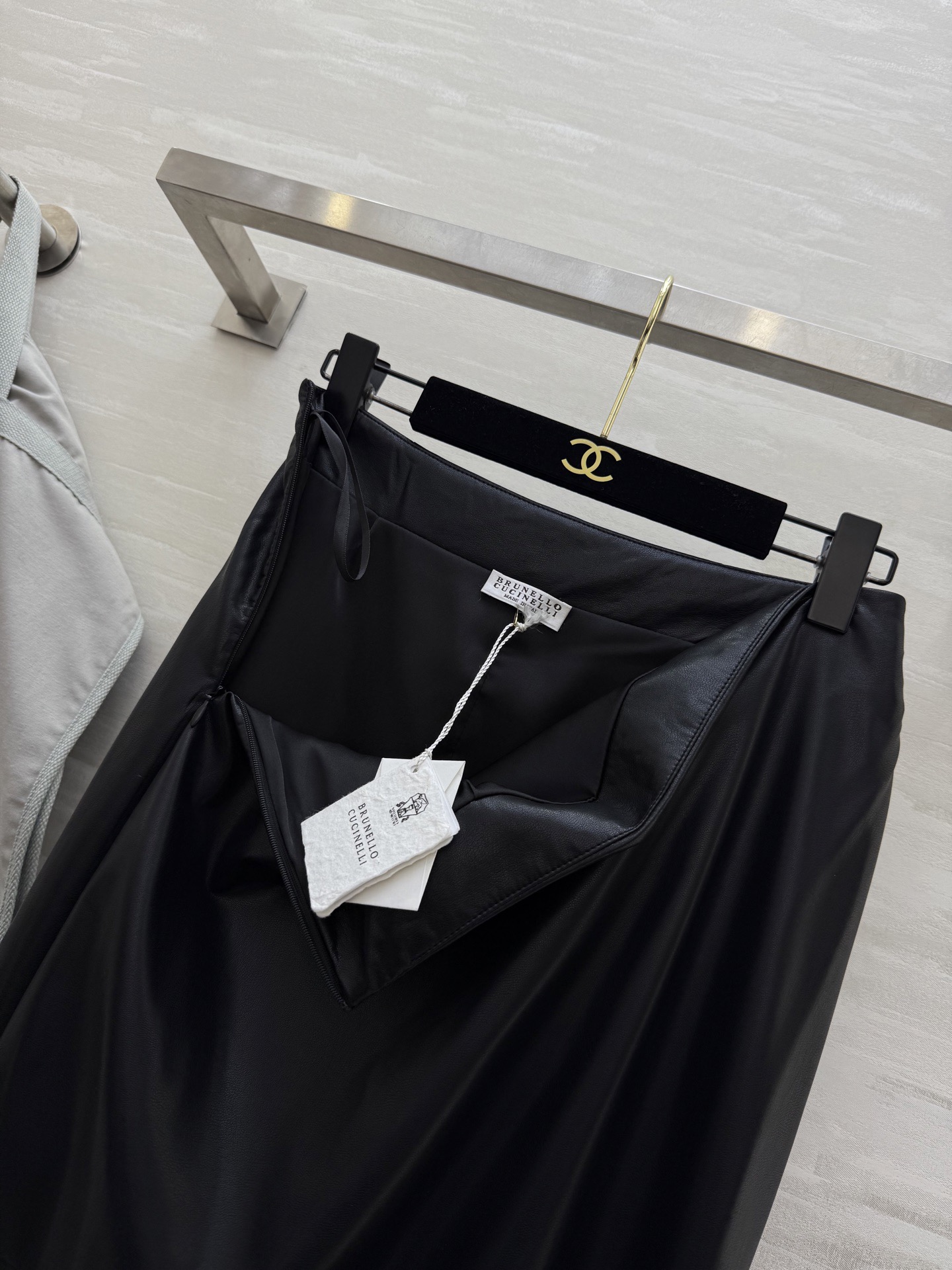 #Brunello Cucinell♡²⁶新款 环保蛋白皮半裙 咖色温柔复古 黑色酷飒百搭 版型巨正 直