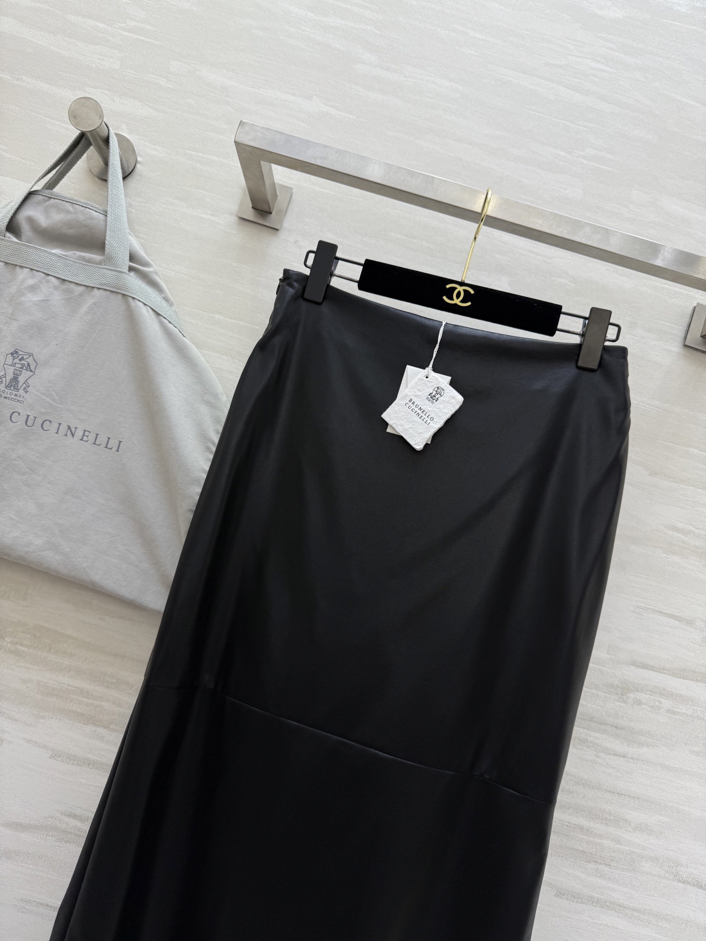 #Brunello Cucinell♡²⁶新款 环保蛋白皮半裙 咖色温柔复古 黑色酷飒百搭 版型巨正 直