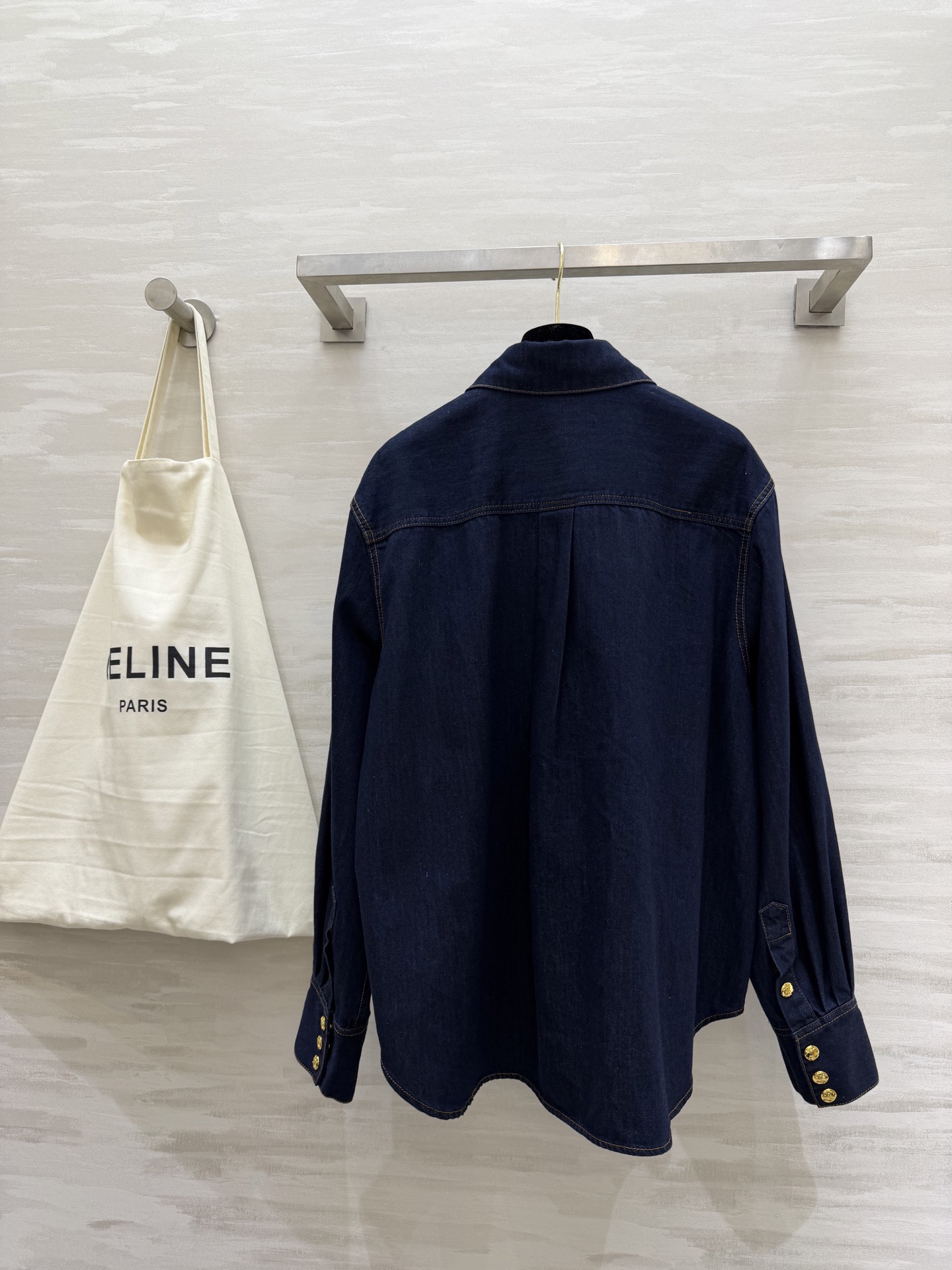 #Celin♡²⁶新款 丹宁牛仔衬衣 高品质定制 现货首发size：S/M/L（s码肩宽：47，胸围：1