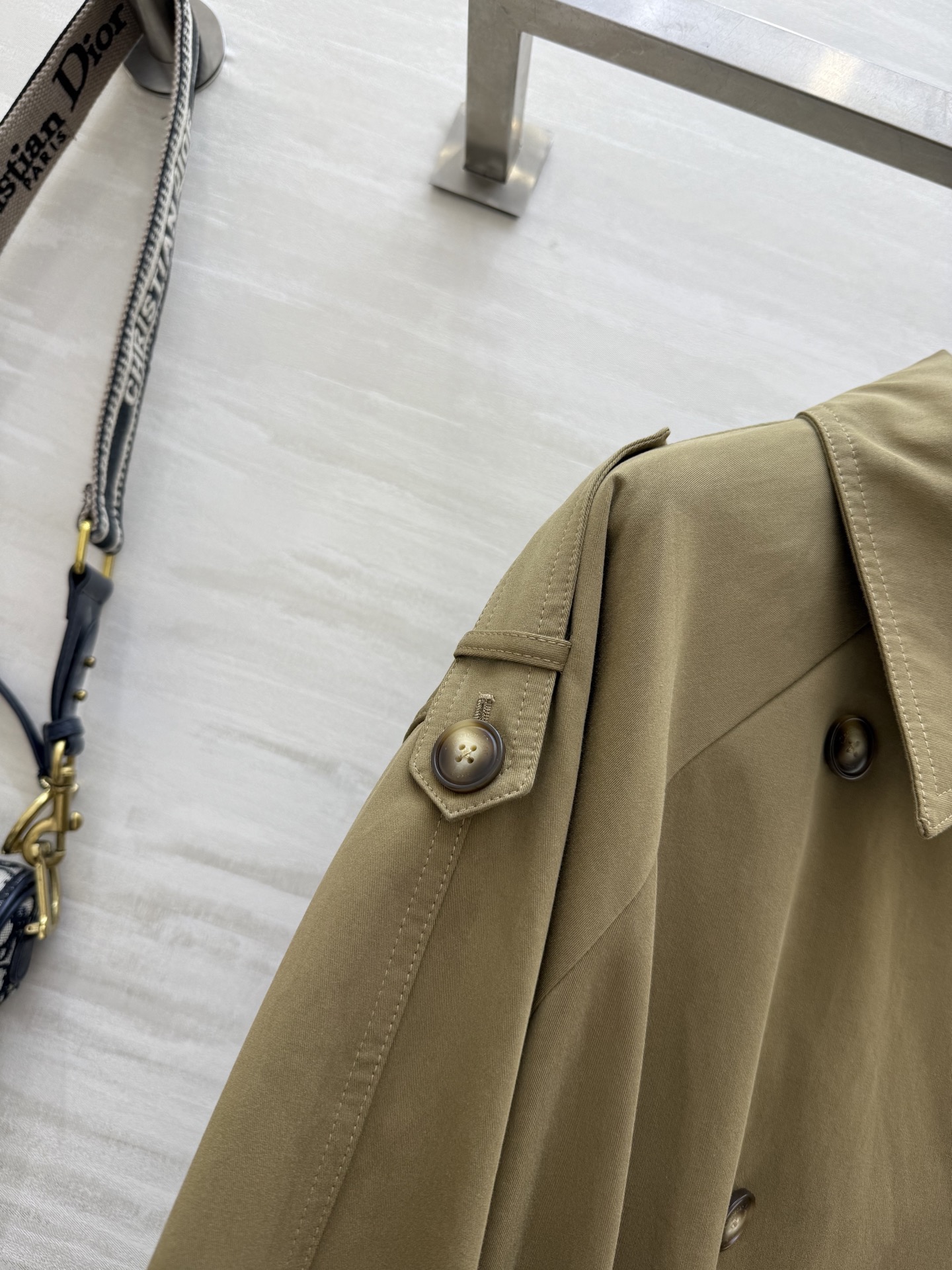 #DIO♡新款 双排扣风衣外套 英伦风设计 翻领+腰带剪裁利落 面料挺括防风 高品质定制 现货首发siz