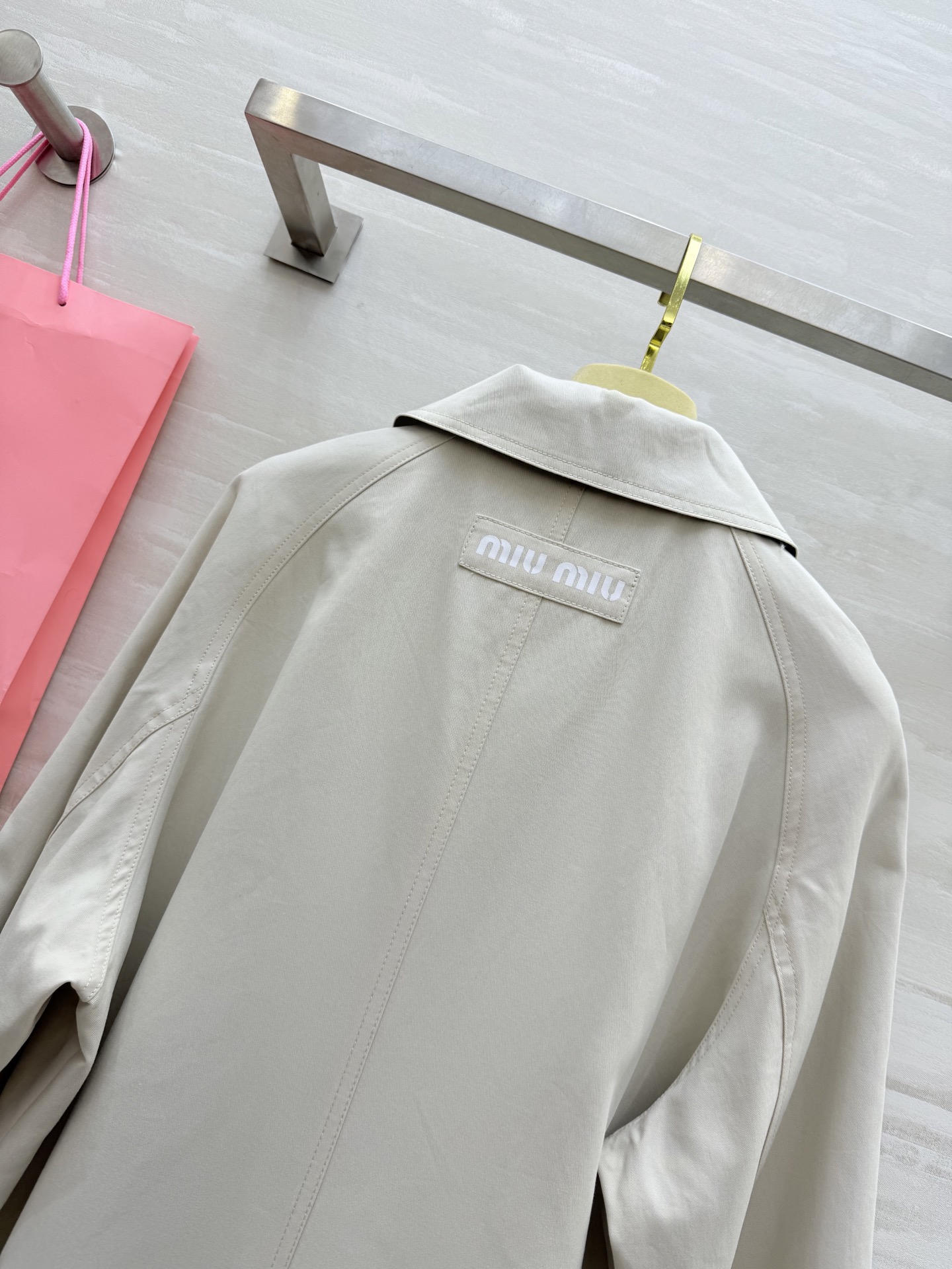 #Miumi♡新款 极简主义风衣外套 高品质定制 现货首发size：S/M/L（s码胸围：116，衣长：