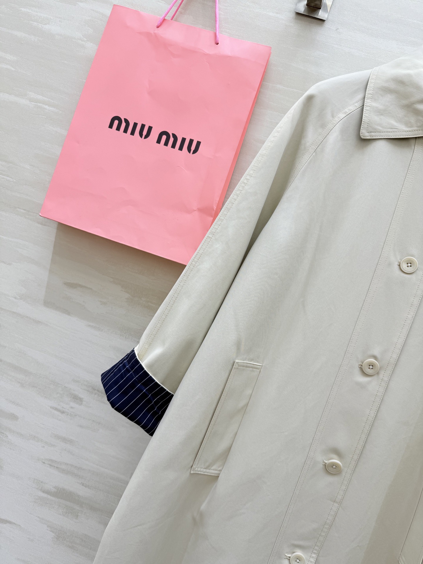 #Miumi♡新款 极简主义风衣外套 高品质定制 现货首发size：S/M/L（s码胸围：116，衣长：