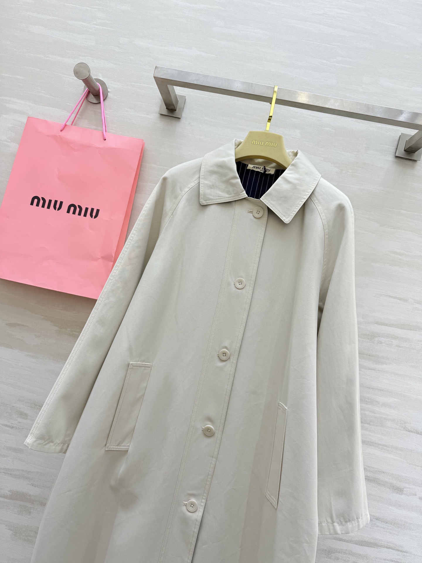 #Miumi♡新款 极简主义风衣外套 高品质定制 现货首发size：S/M/L（s码胸围：116，衣长：