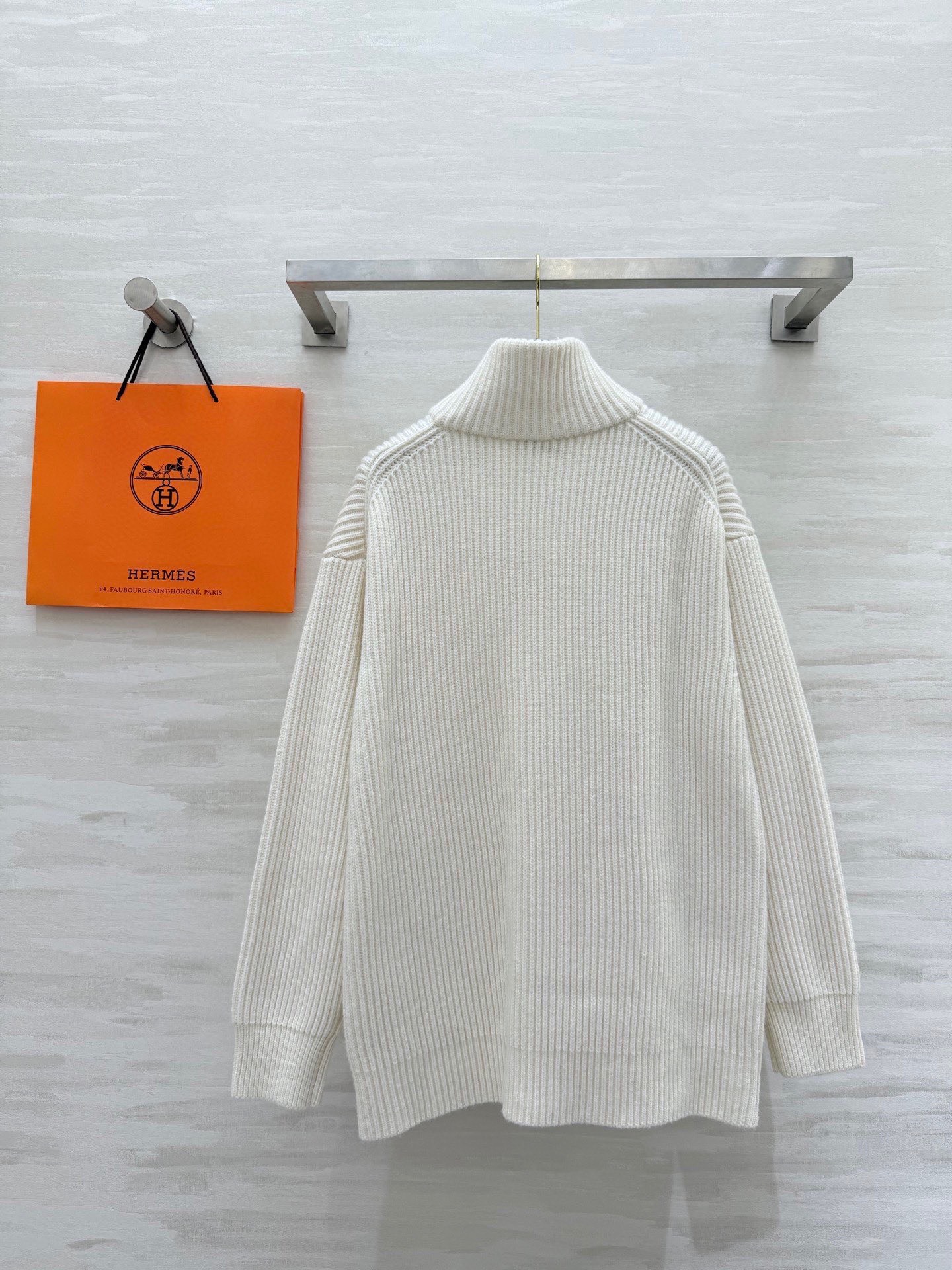 #Herme♡新款 H口袋拼皮毛衣 乳白罗纹针织＋棕色皮革口袋 简约又有辨识度 100%美丽诺绵羊毛 柔