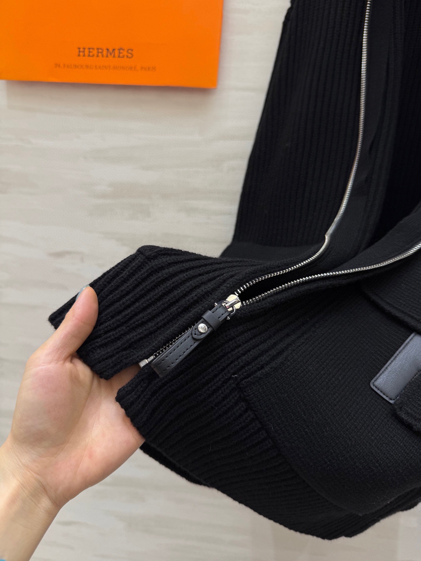 #Herme♡新款 H口袋拼皮毛衣 罗纹针织＋皮革口袋 简约又有辨识度 100%美丽诺绵羊毛 柔软亲肤 