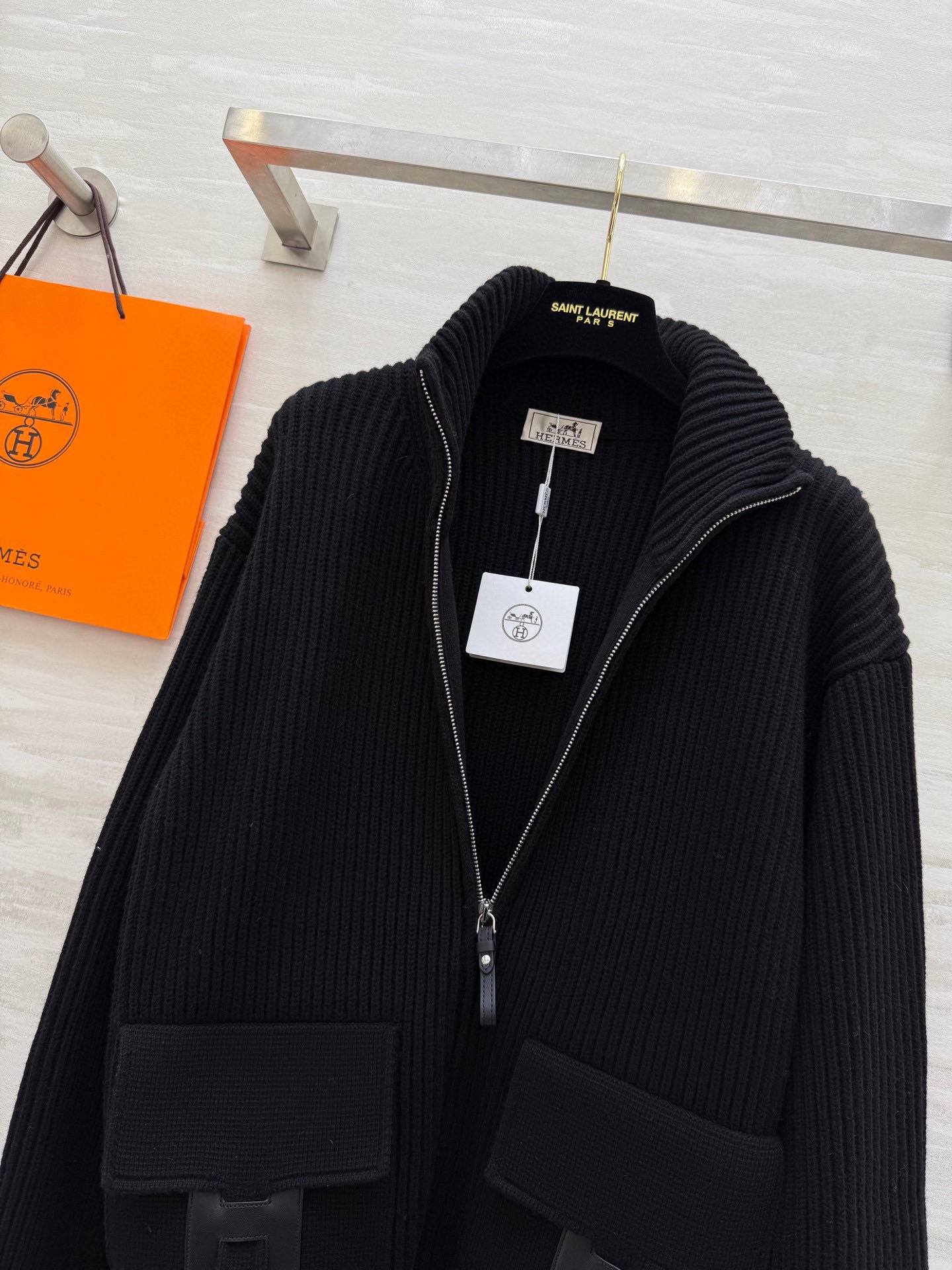 #Herme♡新款 H口袋拼皮毛衣 罗纹针织＋皮革口袋 简约又有辨识度 100%美丽诺绵羊毛 柔软亲肤 