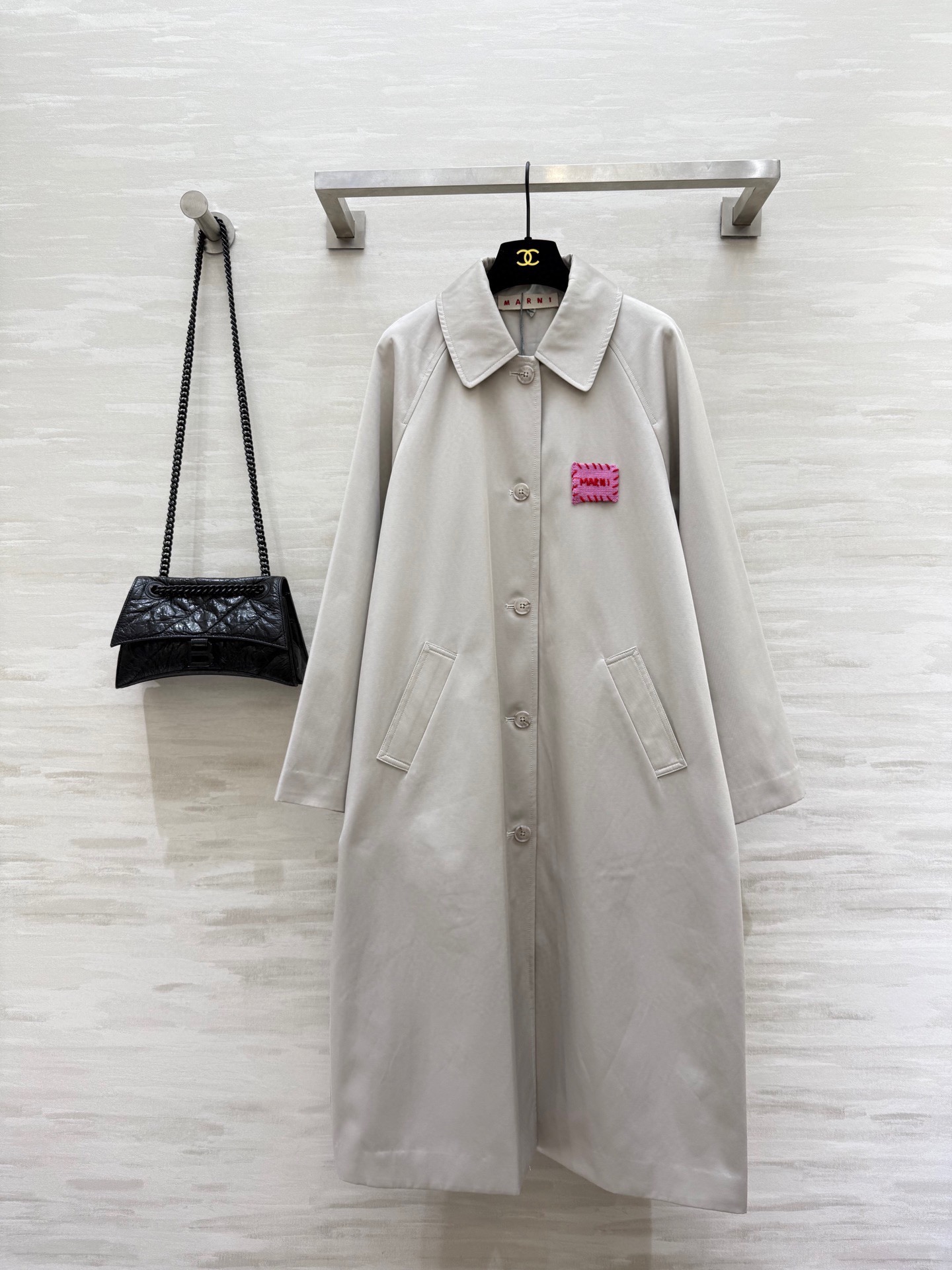 NO:737190,#MARN new style, original quality, long windbreaker jacket, high quality customization, available in stock, sizeS/M/L (S size bust 108, length 110),,marni,jackets & coats,19860909#MARN新款 原单品质 长款风衣外套 高品质定制 现货首发sizeS/M/L（s码胸围108,衣长110）,,marni,jackets & coats,,Women's clothing