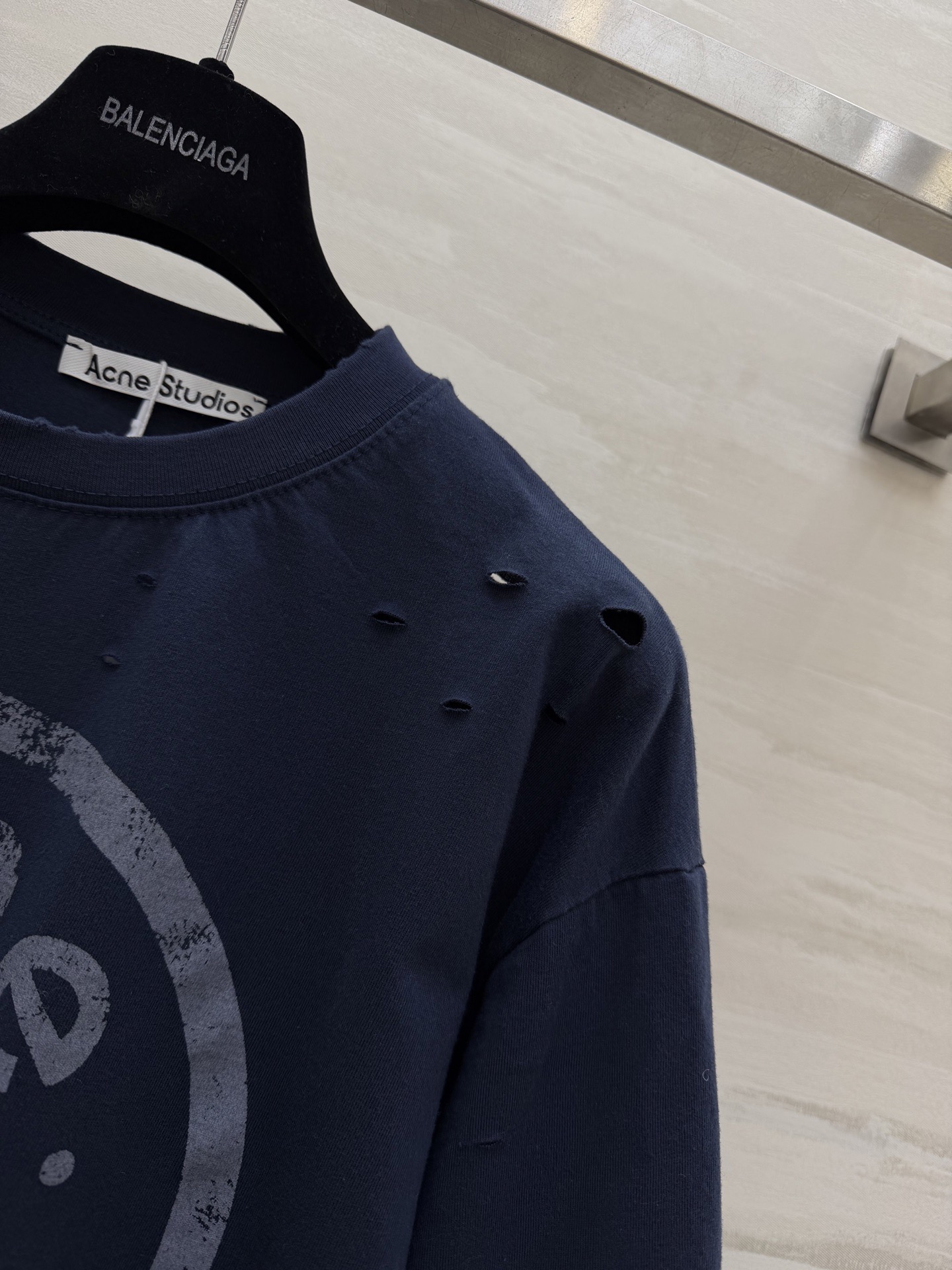 𝐀𝐜𝐧𝐞徽章假两件长袖 太太太帅了！！勇敢的人先享受 谁懂！含金量十足🫐一眼就爱上的蓝色高品质定制 现货