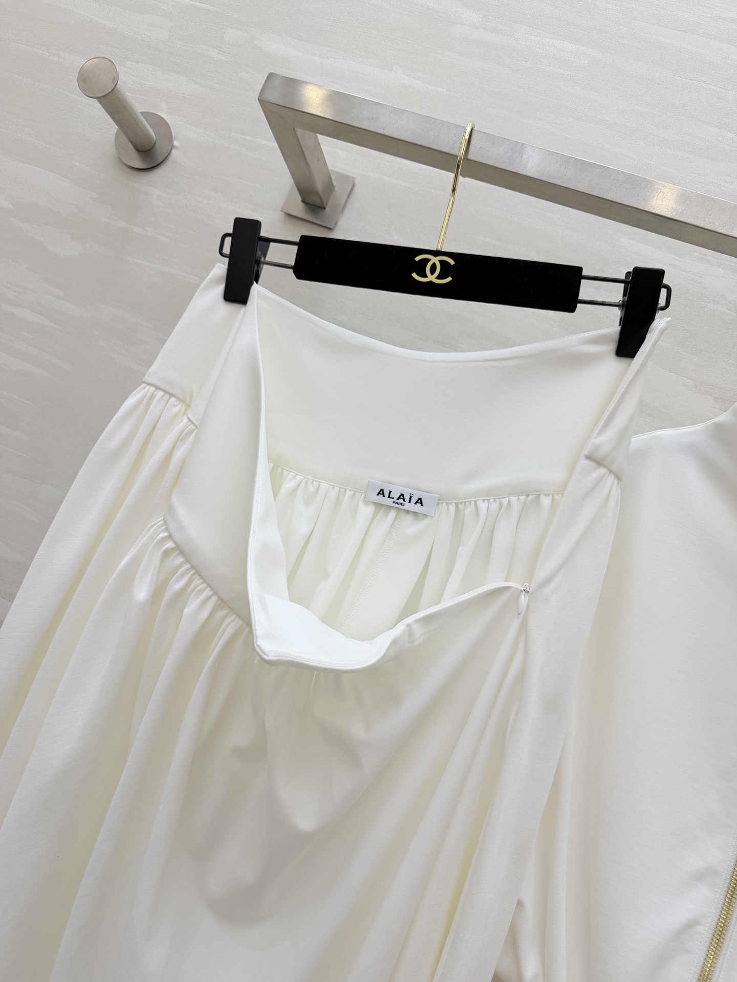 #ALA♡²⁶新款 不规则套装 醋酸混纺面料亲肤舒适 穿上超显高级感✨ 高领+拉链设计 腰部弹力拼接 修