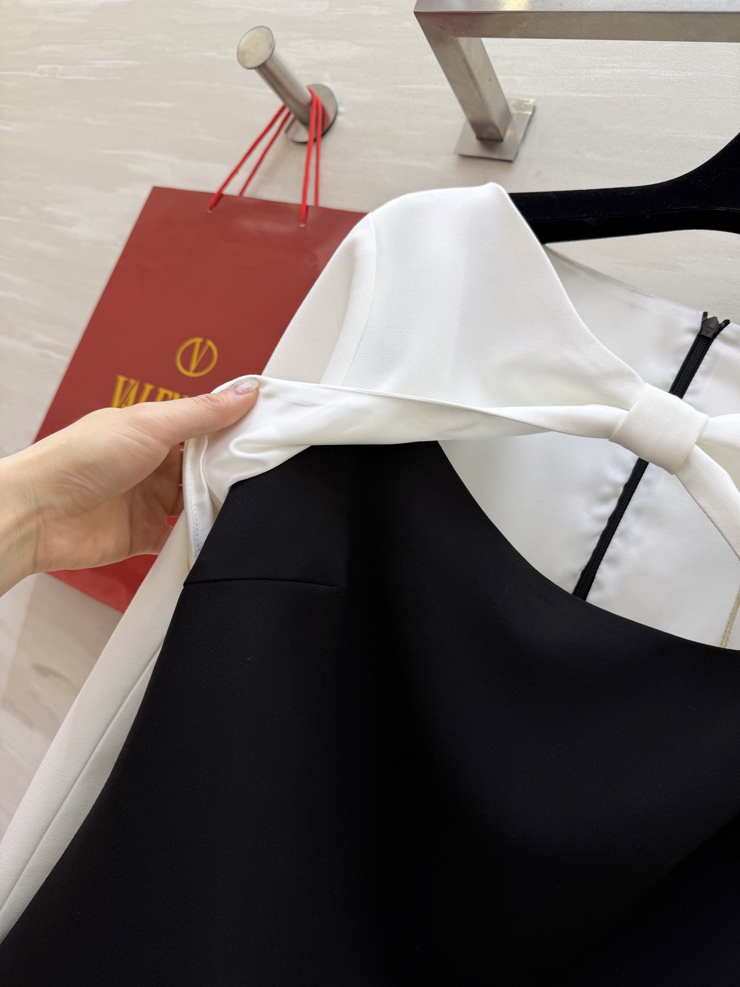 #Valentin♡²⁶拼色连衣裙 领口大蝴蝶结设计优雅又复古✨ 剪裁修身 七分袖设计 春夏穿超合适！配