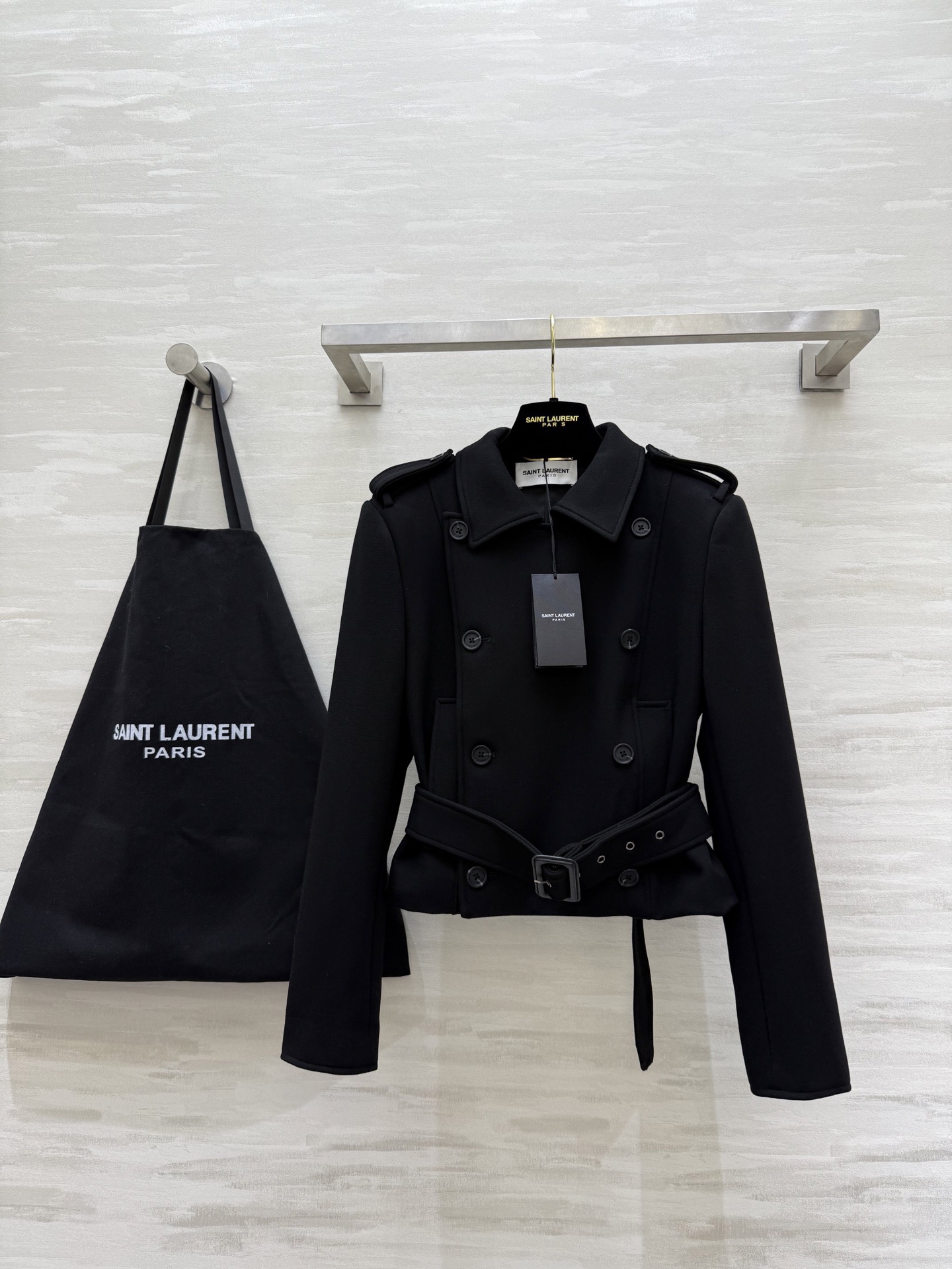 #ysl新款 双排扣短款风衣外套 高品质定制 现货首发size：S/M/L（s码胸围：86，衣长：48）